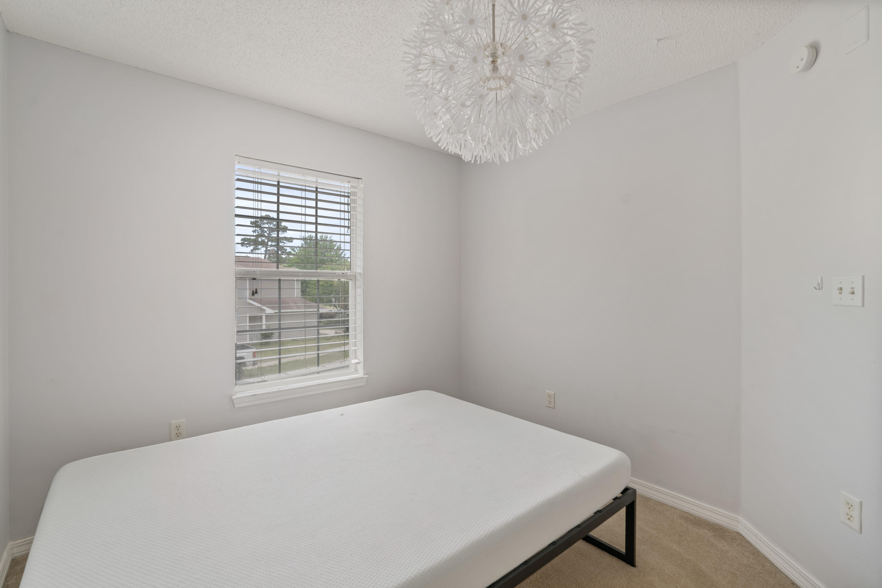 TWIN LAKE ESTATES - Residential