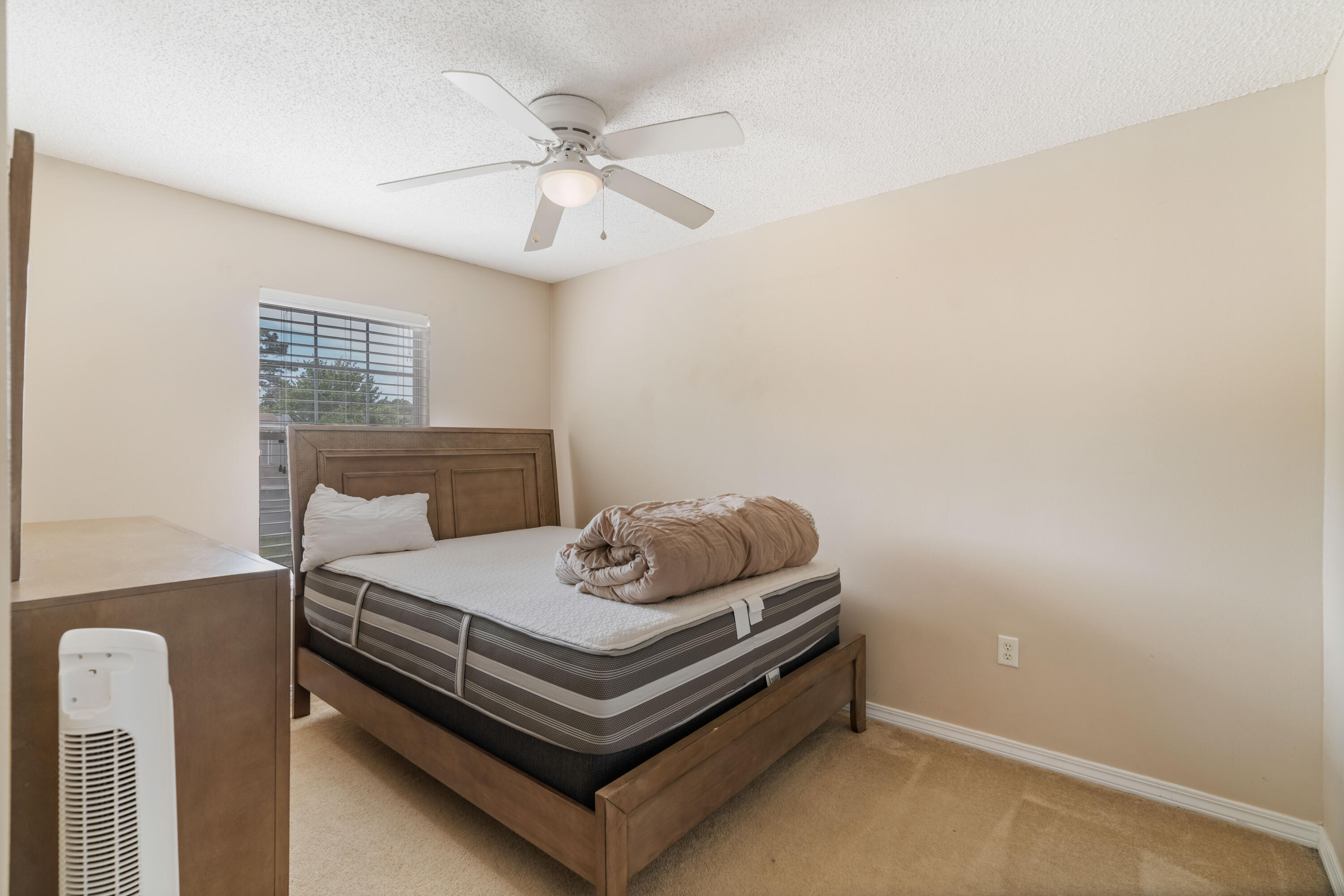 TWIN LAKE ESTATES - Residential