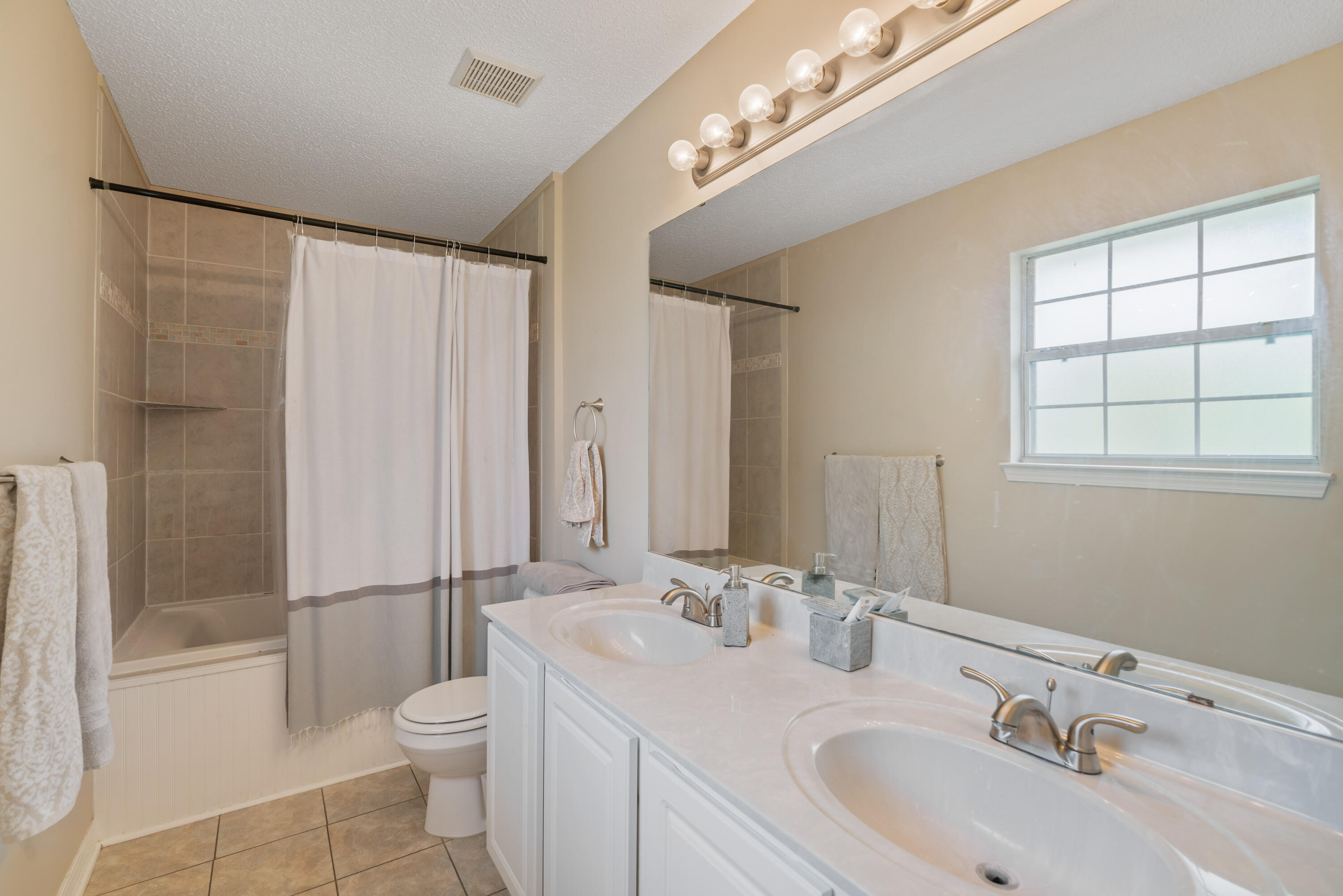 TWIN LAKE ESTATES - Residential