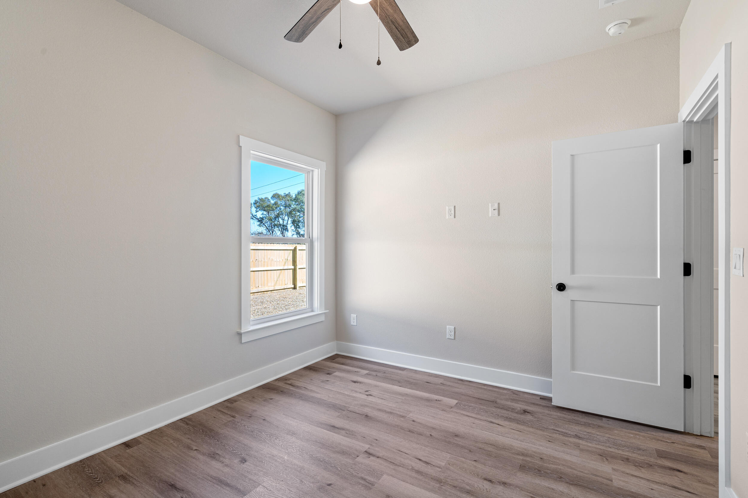 CRESTVIEW BEG SW COR LOT 4 BLK 146 N 53 DEG E 75FT S 36 - Residential