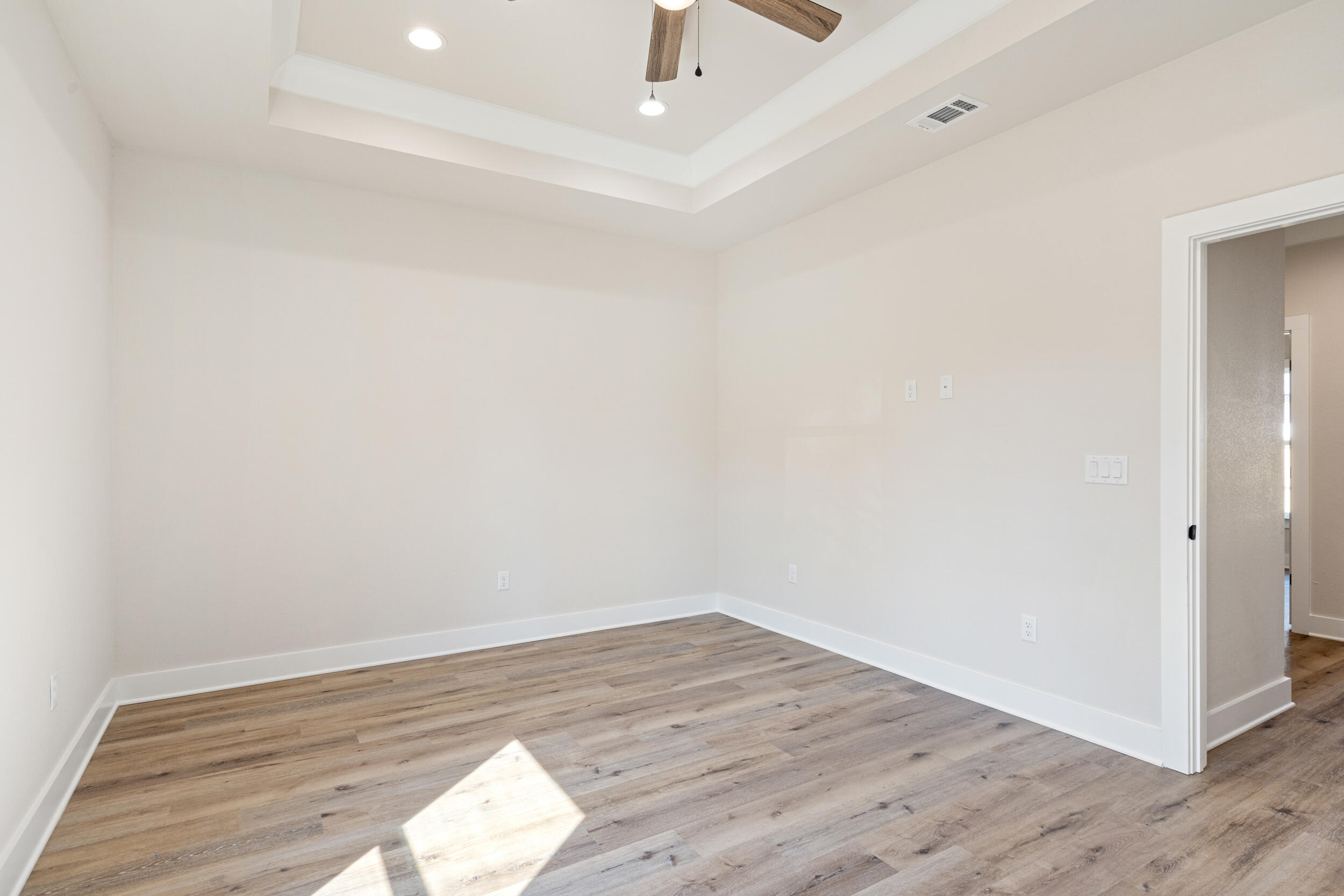 CRESTVIEW BEG SW COR LOT 4 BLK 146 N 53 DEG E 75FT S 36 - Residential