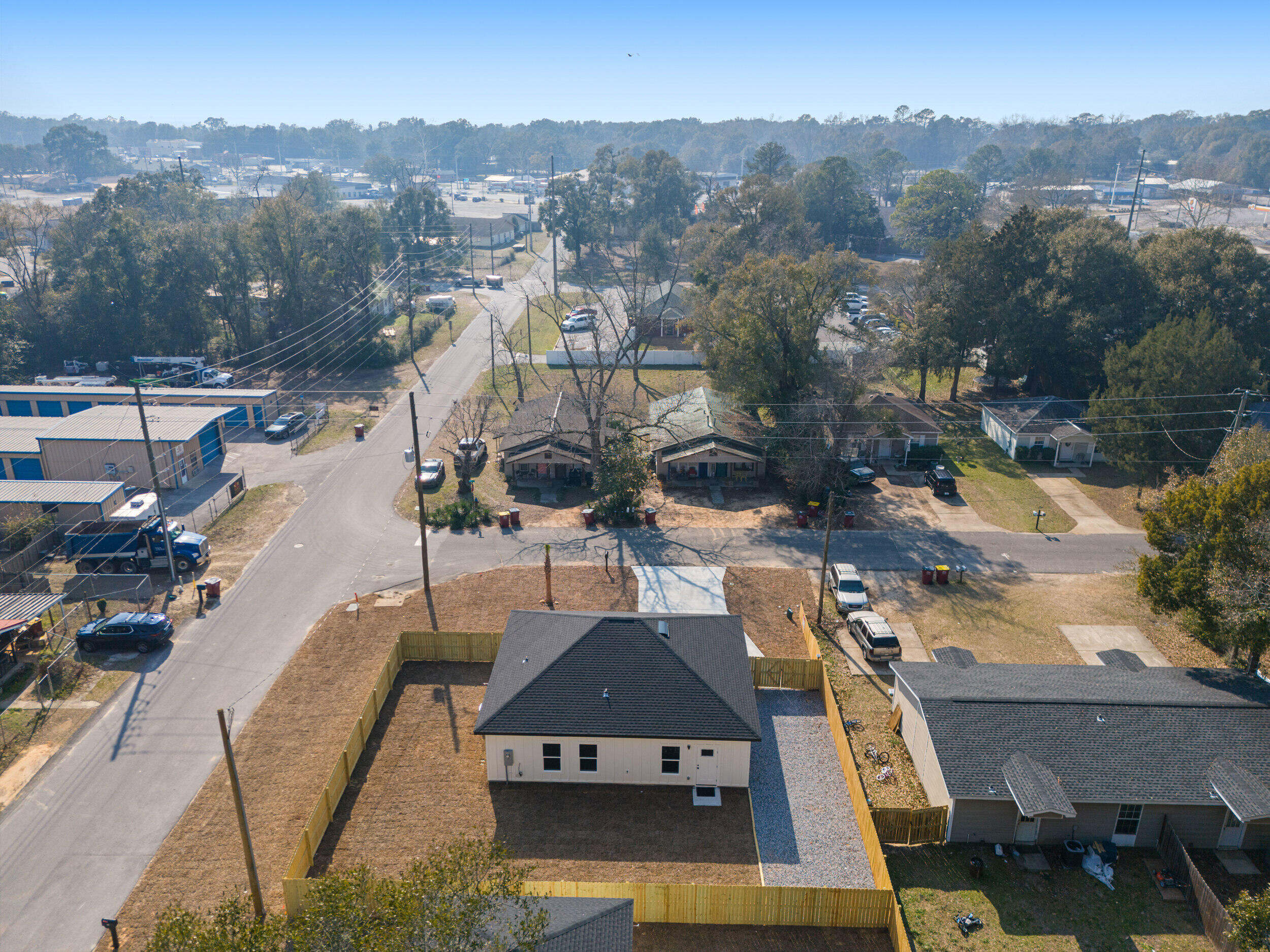 CRESTVIEW BEG SW COR LOT 4 BLK 146 N 53 DEG E 75FT S 36 - Residential