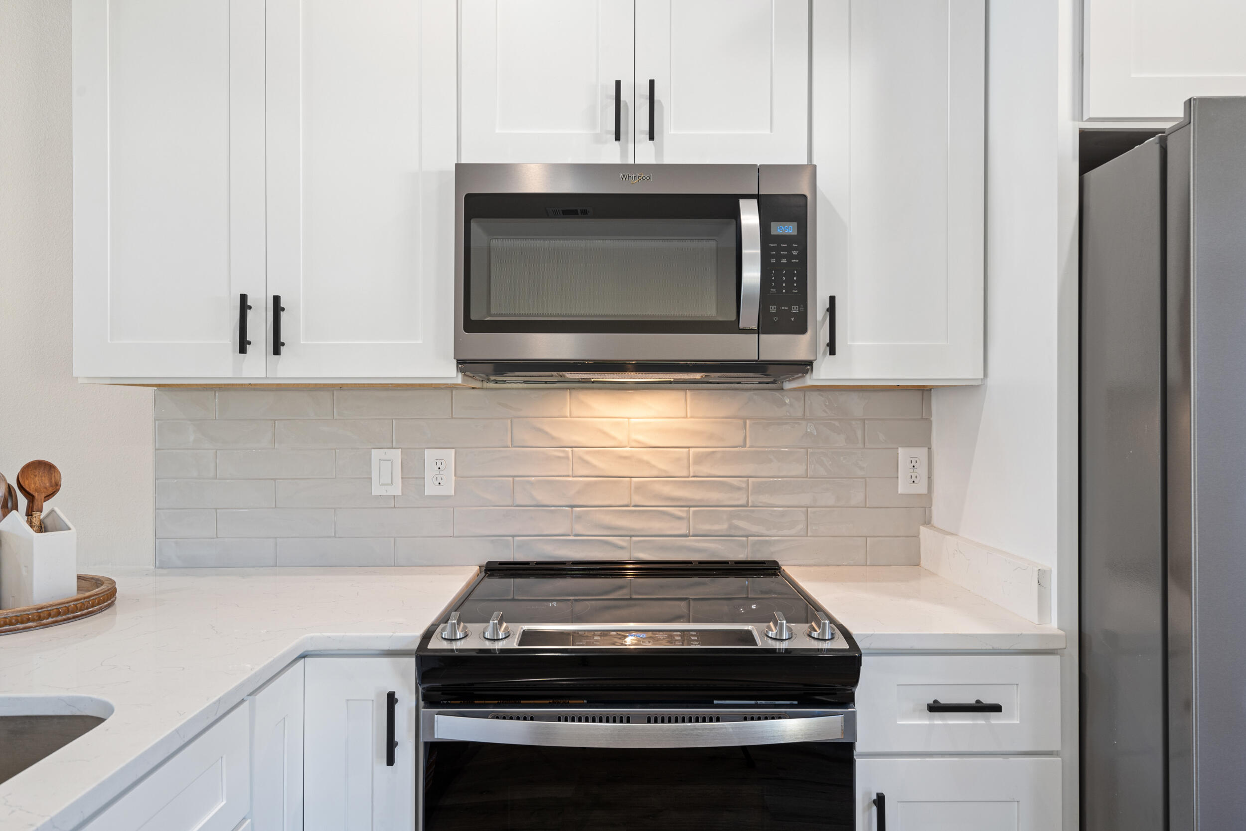 CRESTVIEW BEG SW COR LOT 4 BLK 146 N 53 DEG E 75FT S 36 - Residential