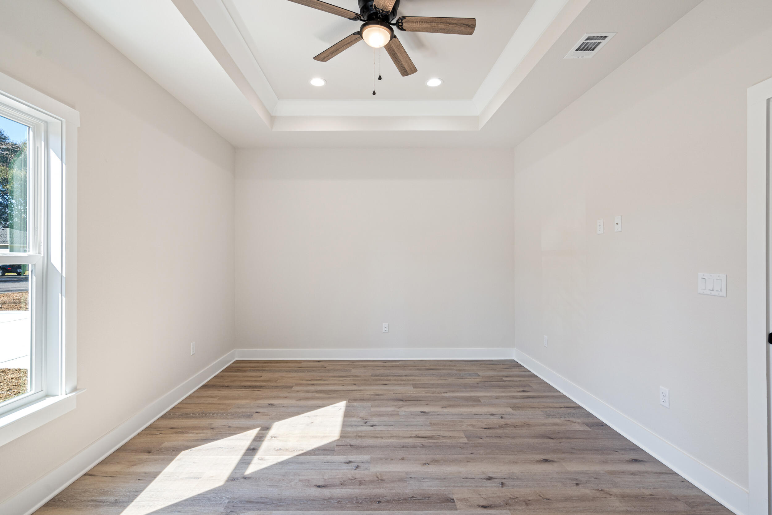 CRESTVIEW BEG SW COR LOT 4 BLK 146 N 53 DEG E 75FT S 36 - Residential