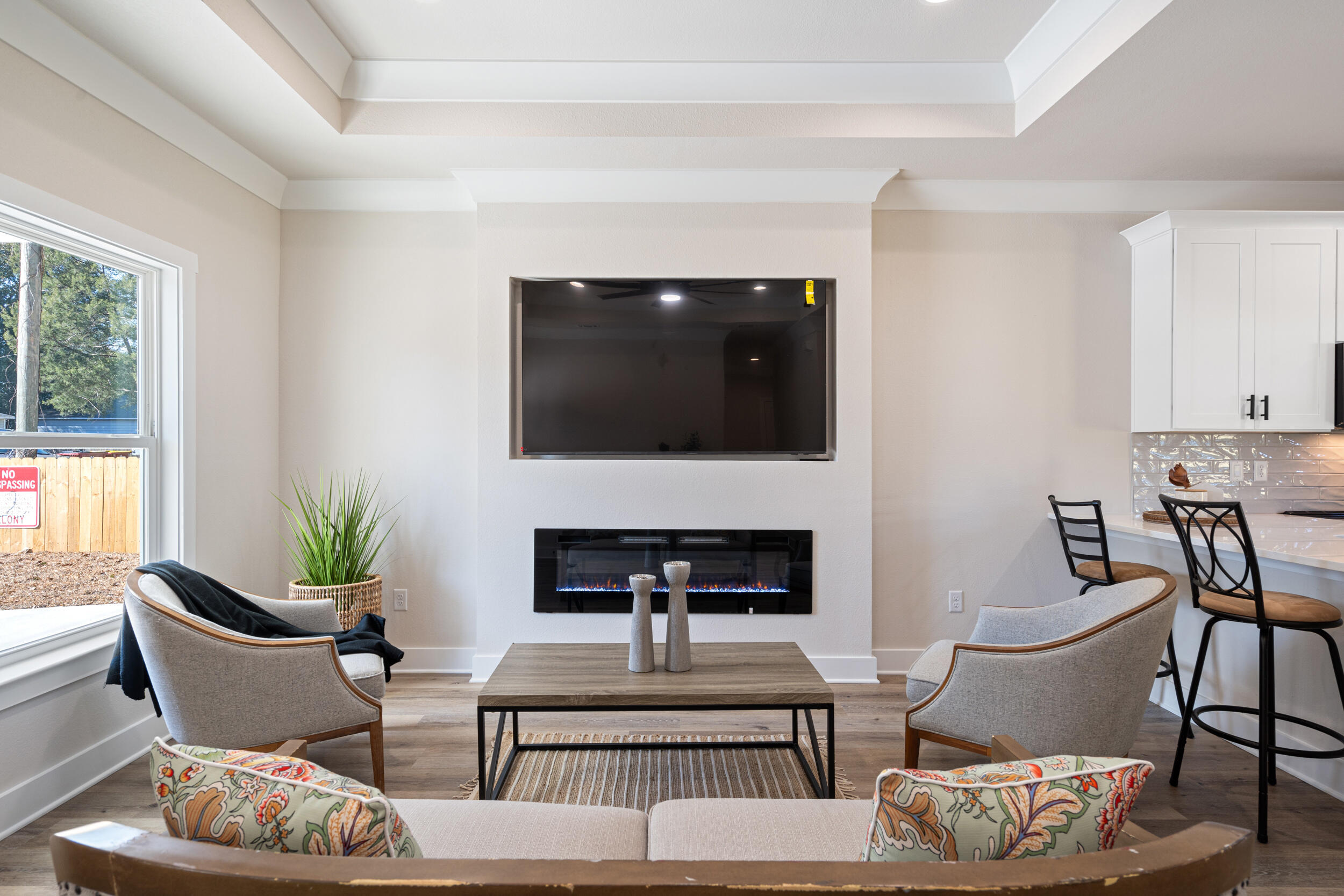 CRESTVIEW BEG SW COR LOT 4 BLK 146 N 53 DEG E 75FT S 36 - Residential