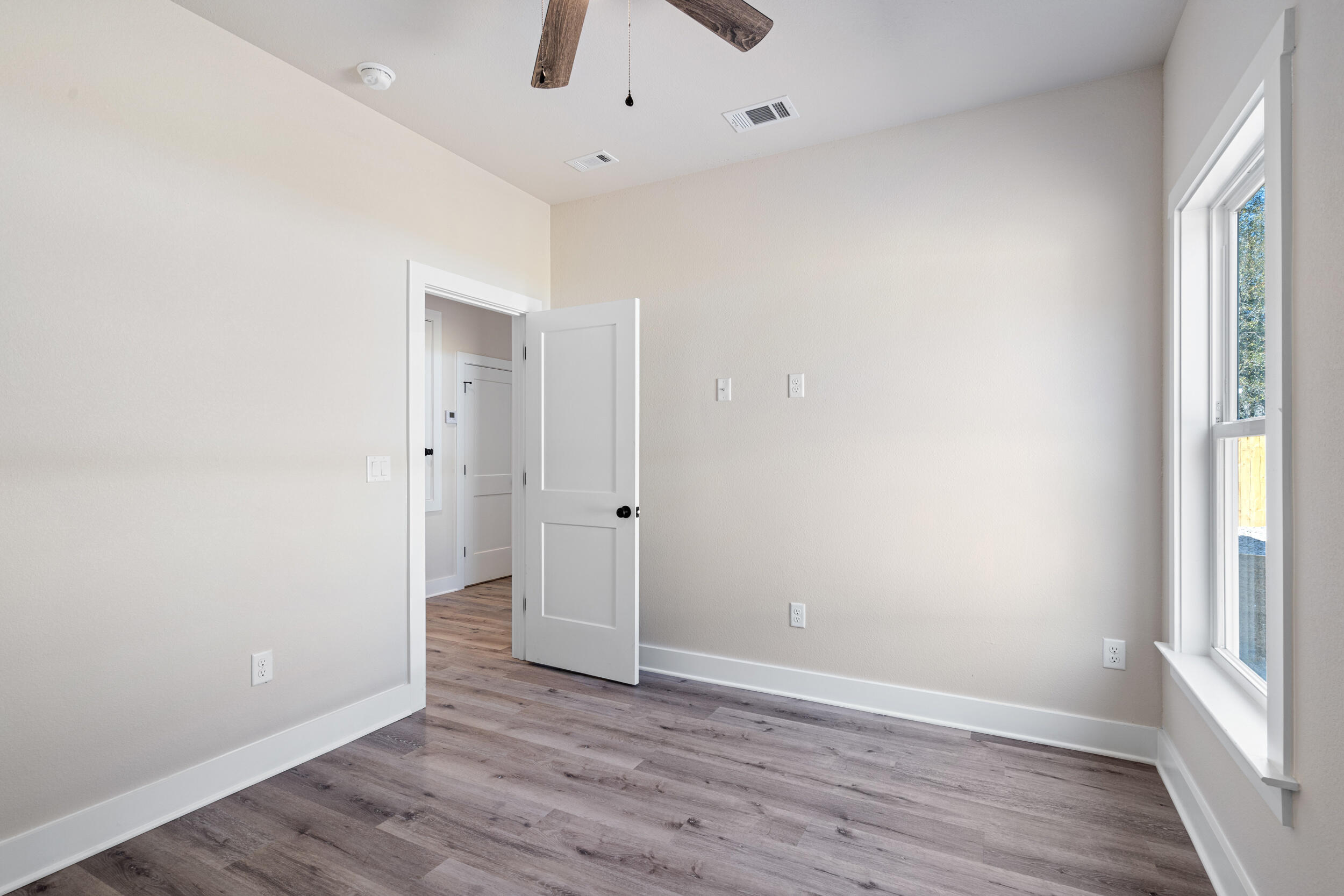 CRESTVIEW BEG SW COR LOT 4 BLK 146 N 53 DEG E 75FT S 36 - Residential