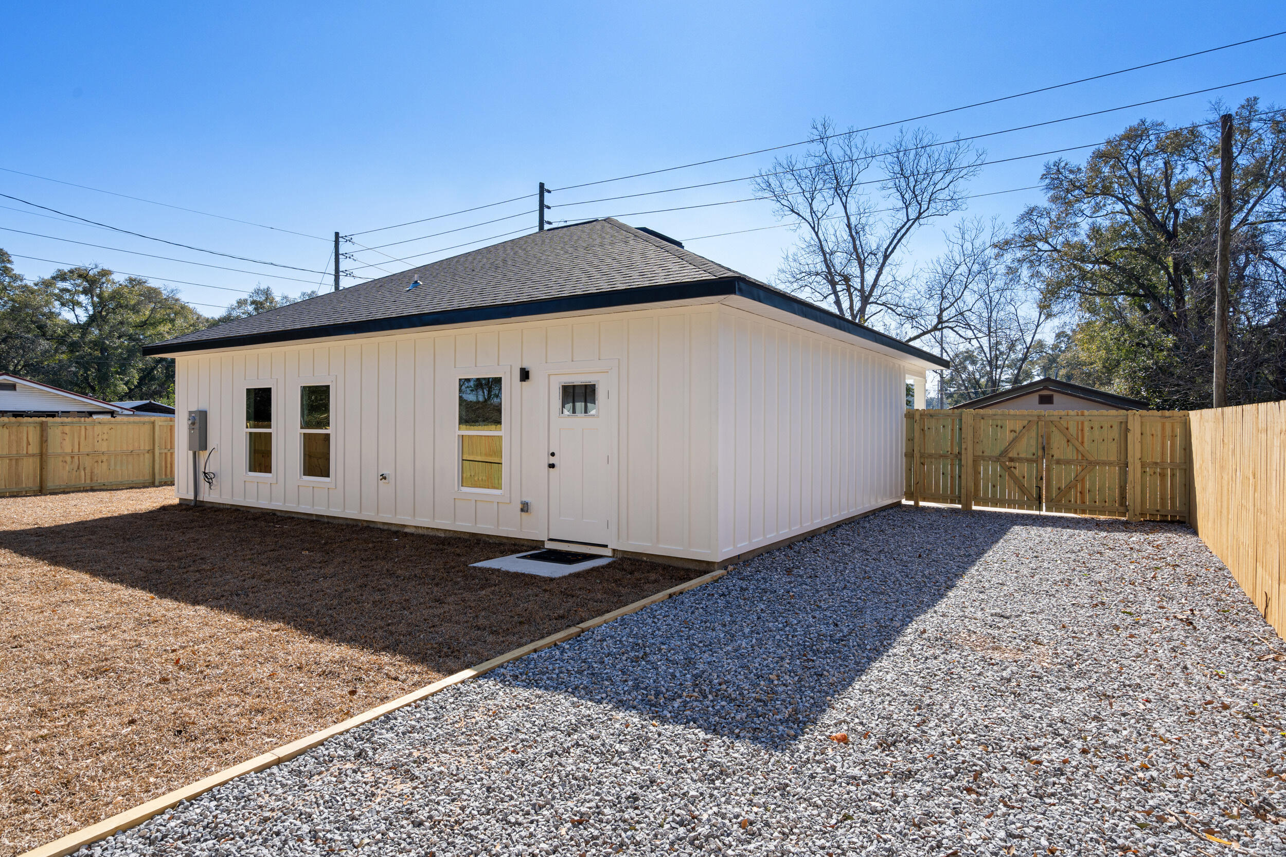 CRESTVIEW BEG SW COR LOT 4 BLK 146 N 53 DEG E 75FT S 36 - Residential