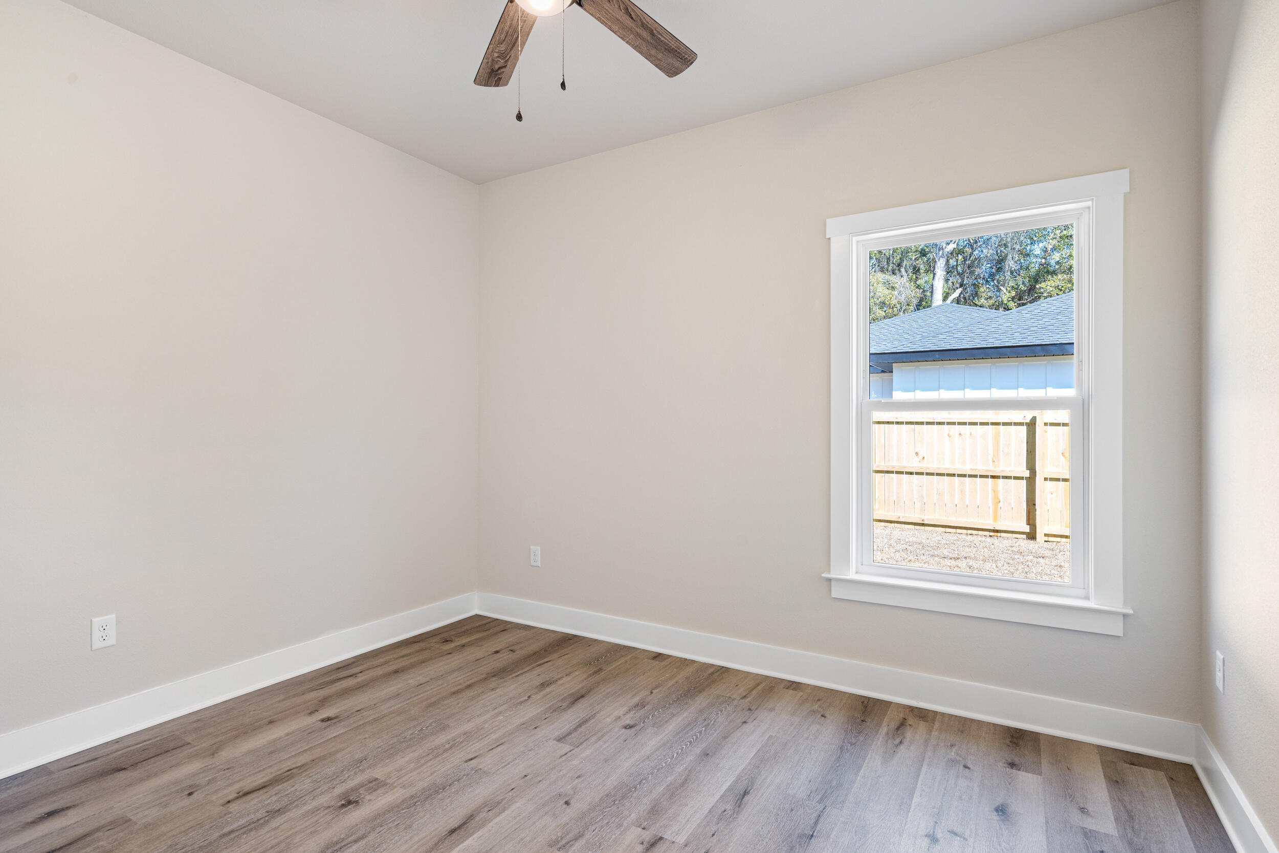 CRESTVIEW BEG SW COR LOT 4 BLK 146 N 53 DEG E 75FT S 36 - Residential