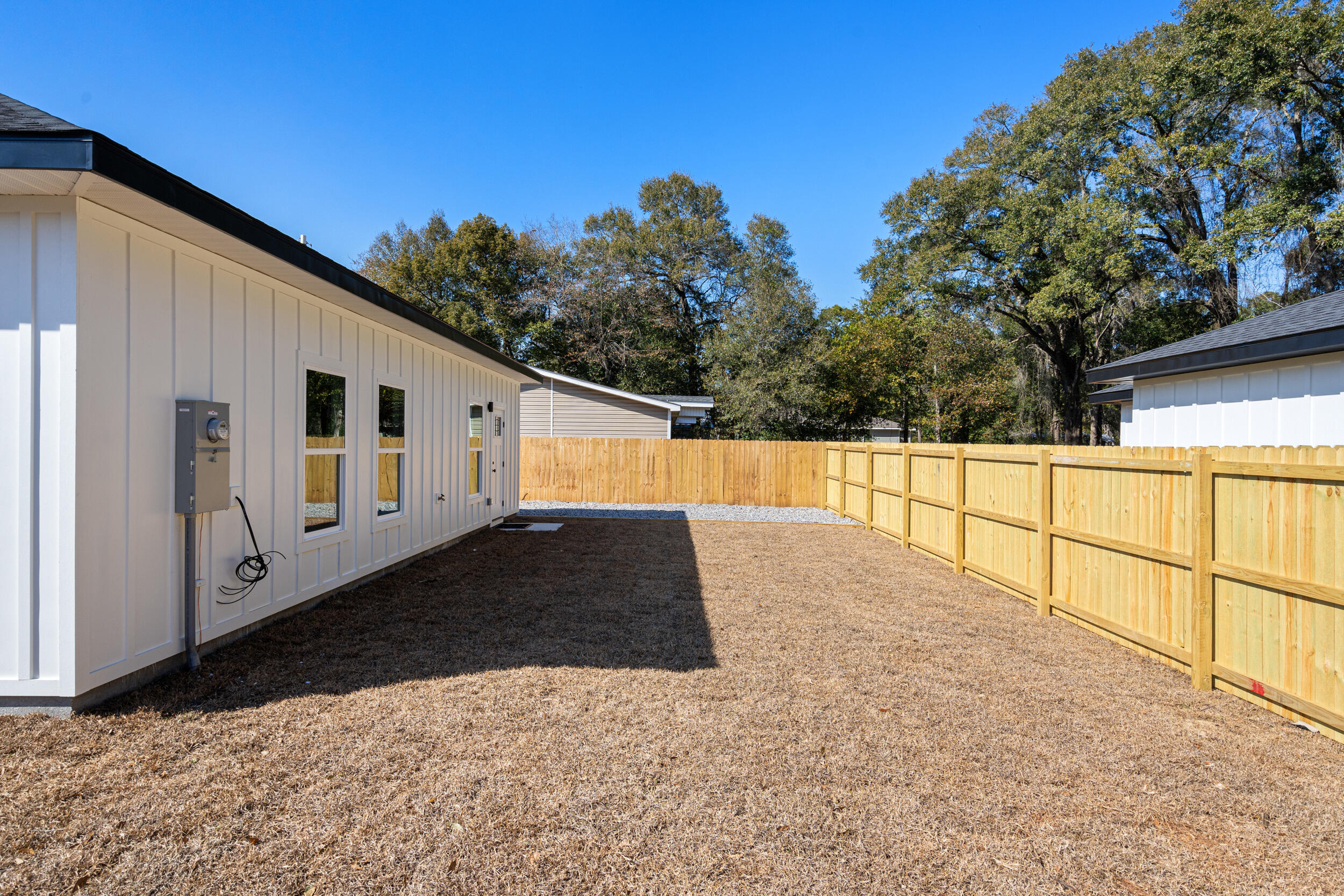 CRESTVIEW BEG SW COR LOT 4 BLK 146 N 53 DEG E 75FT S 36 - Residential