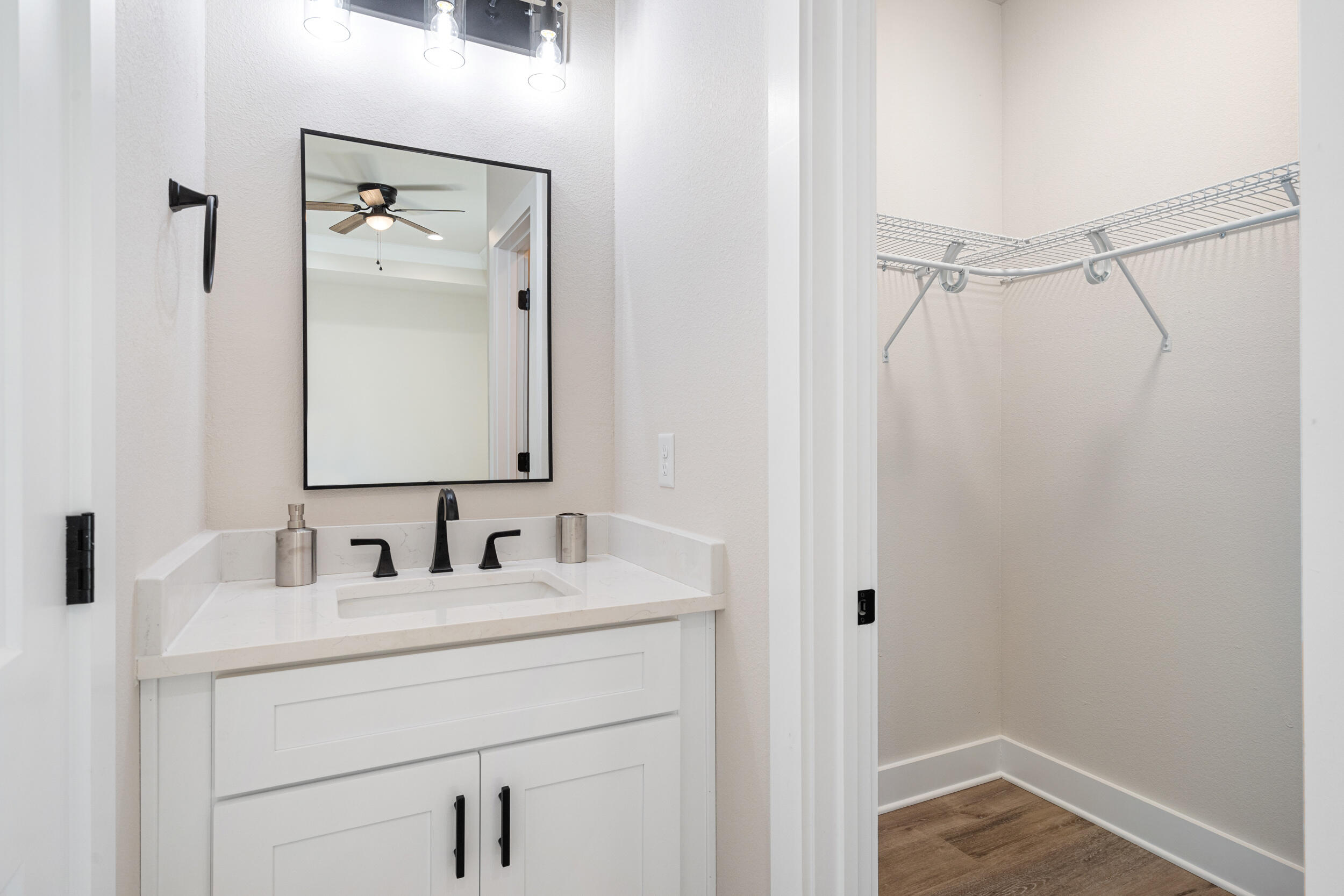 CRESTVIEW BEG SW COR LOT 4 BLK 146 N 53 DEG E 75FT S 36 - Residential