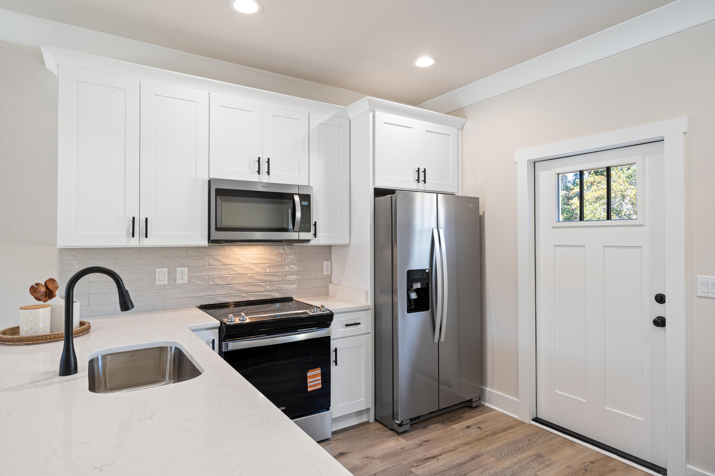 CRESTVIEW BEG SW COR LOT 4 BLK 146 N 53 DEG E 75FT S 36 - Residential