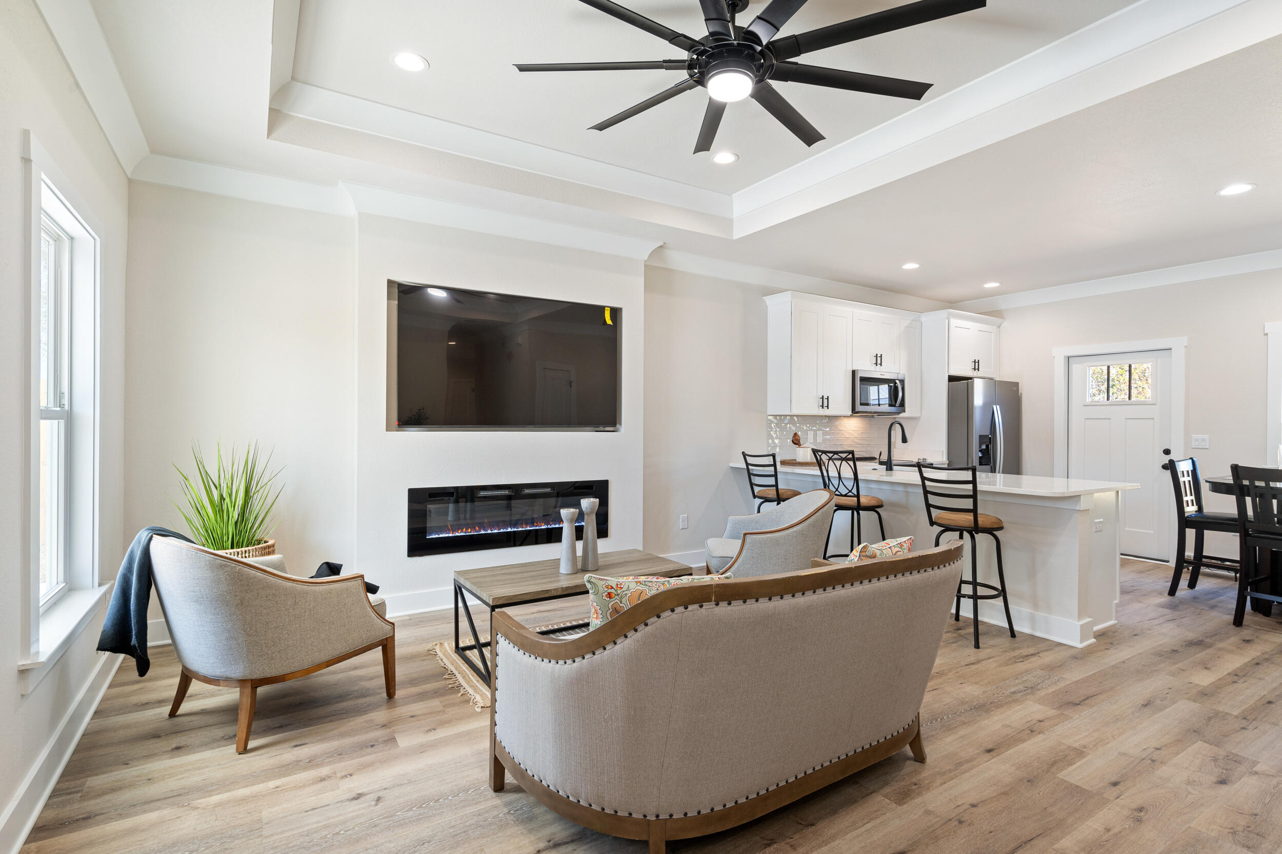 CRESTVIEW BEG SW COR LOT 4 BLK 146 N 53 DEG E 75FT S 36 - Residential