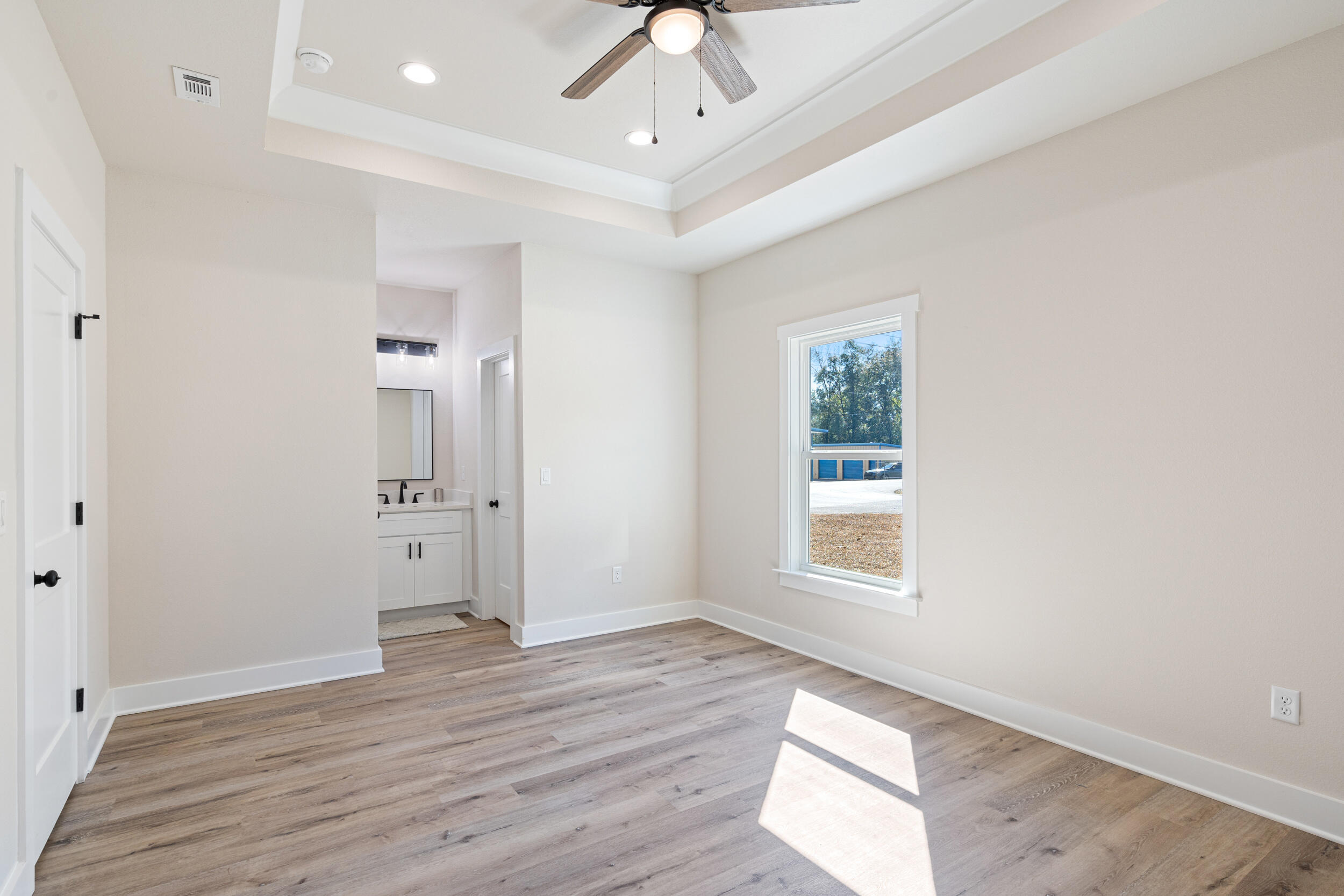 CRESTVIEW BEG SW COR LOT 4 BLK 146 N 53 DEG E 75FT S 36 - Residential