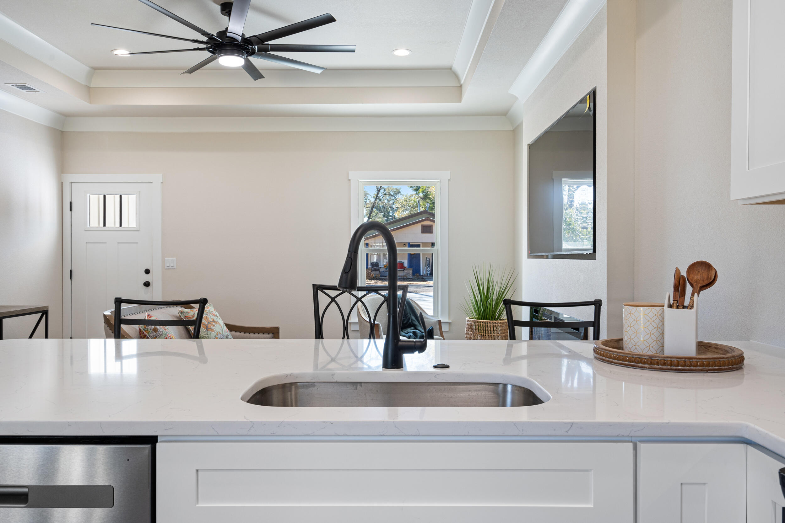 CRESTVIEW BEG SW COR LOT 4 BLK 146 N 53 DEG E 75FT S 36 - Residential