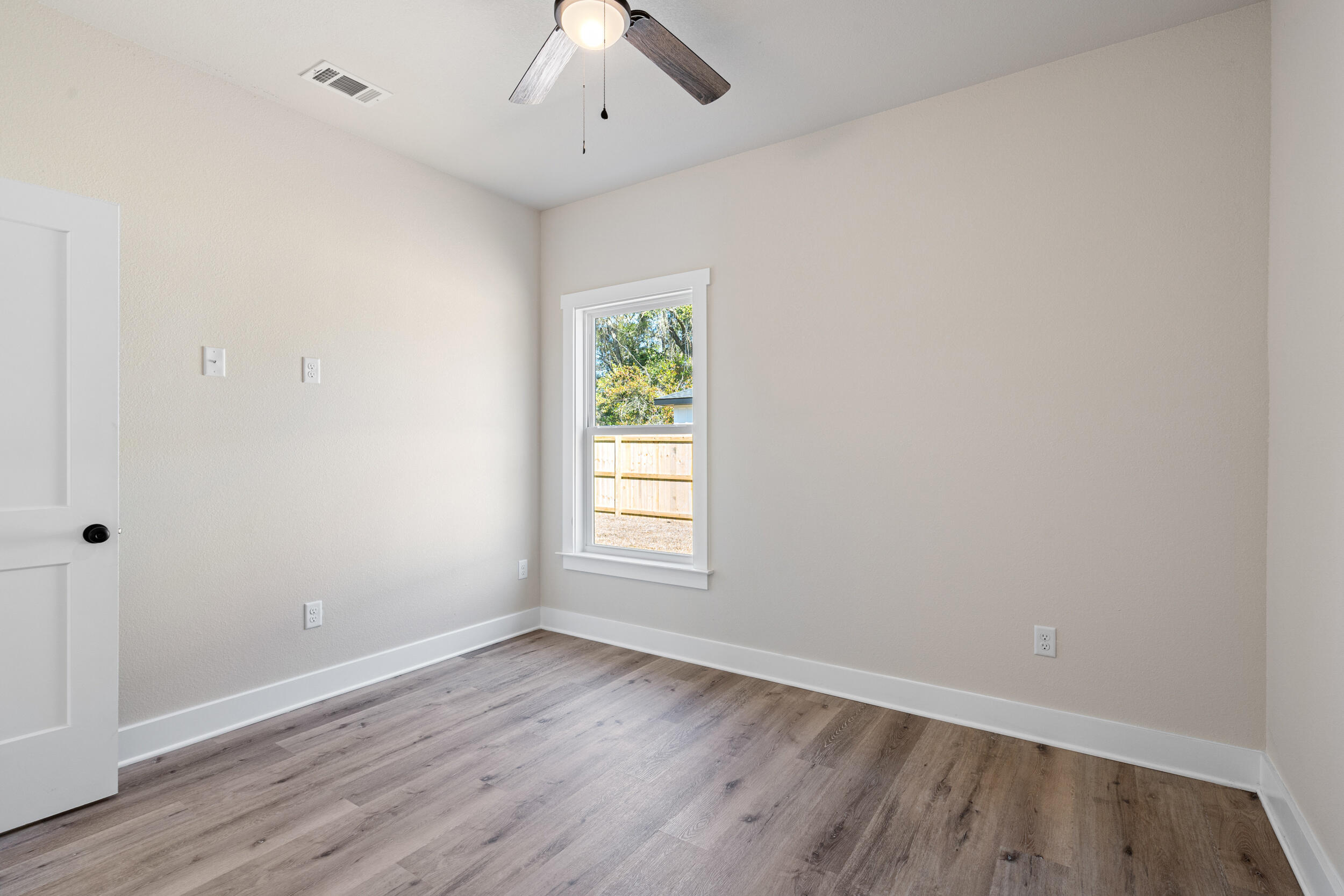 CRESTVIEW BEG SW COR LOT 4 BLK 146 N 53 DEG E 75FT S 36 - Residential