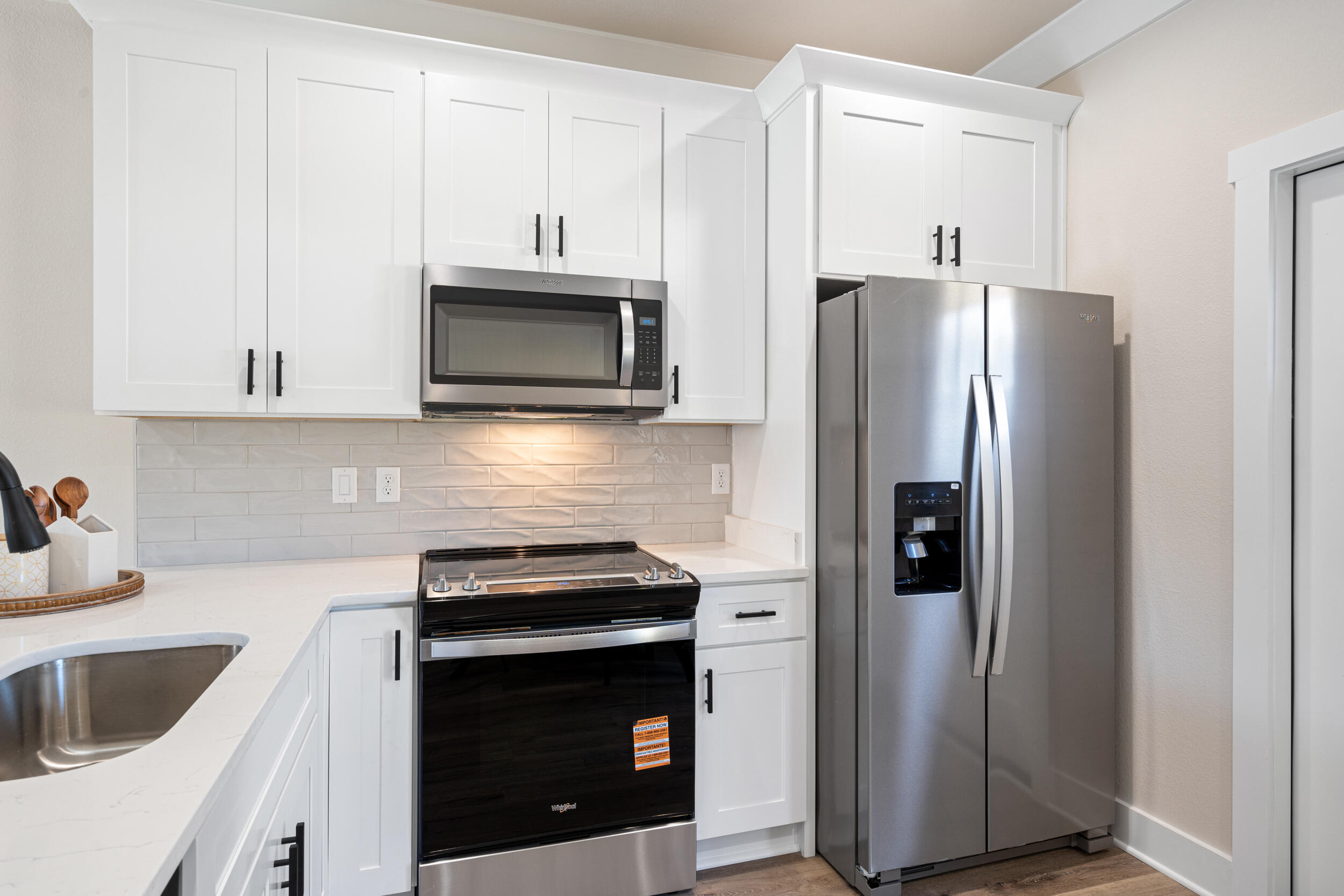 CRESTVIEW BEG SW COR LOT 4 BLK 146 N 53 DEG E 75FT S 36 - Residential