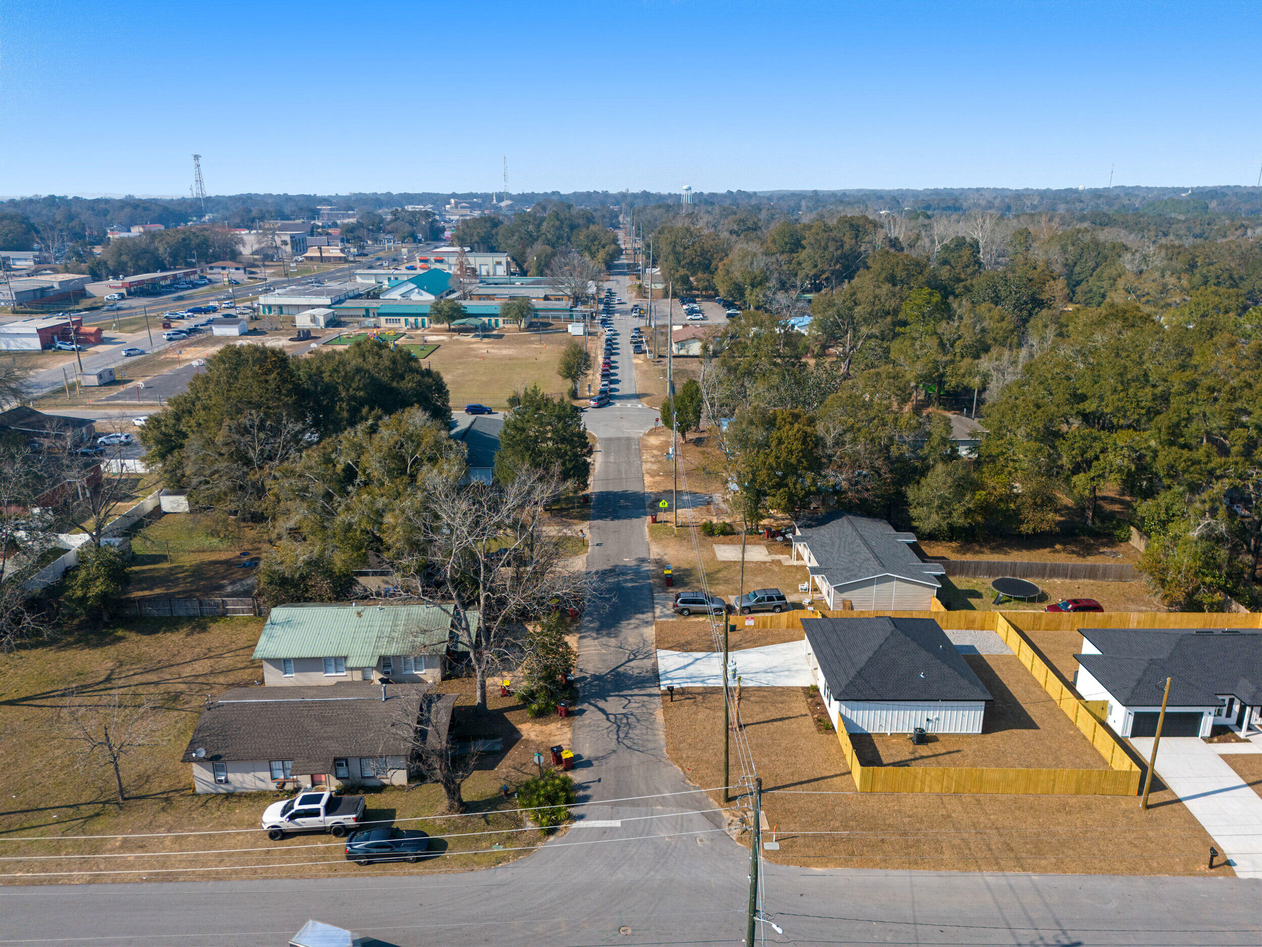 CRESTVIEW BEG SW COR LOT 4 BLK 146 N 53 DEG E 75FT S 36 - Residential