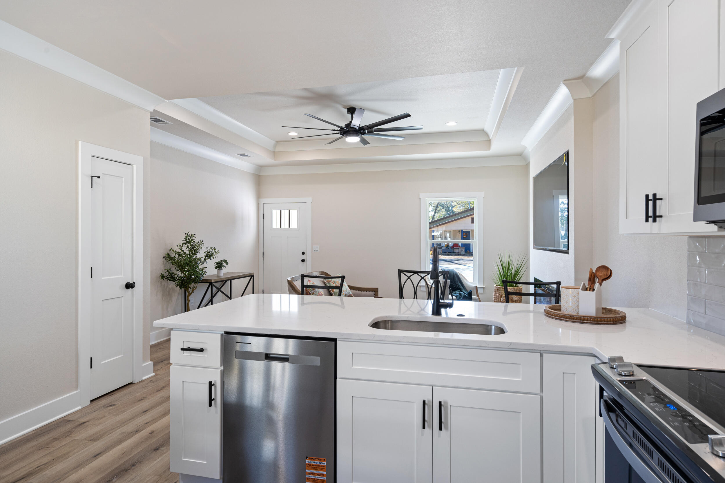 CRESTVIEW BEG SW COR LOT 4 BLK 146 N 53 DEG E 75FT S 36 - Residential