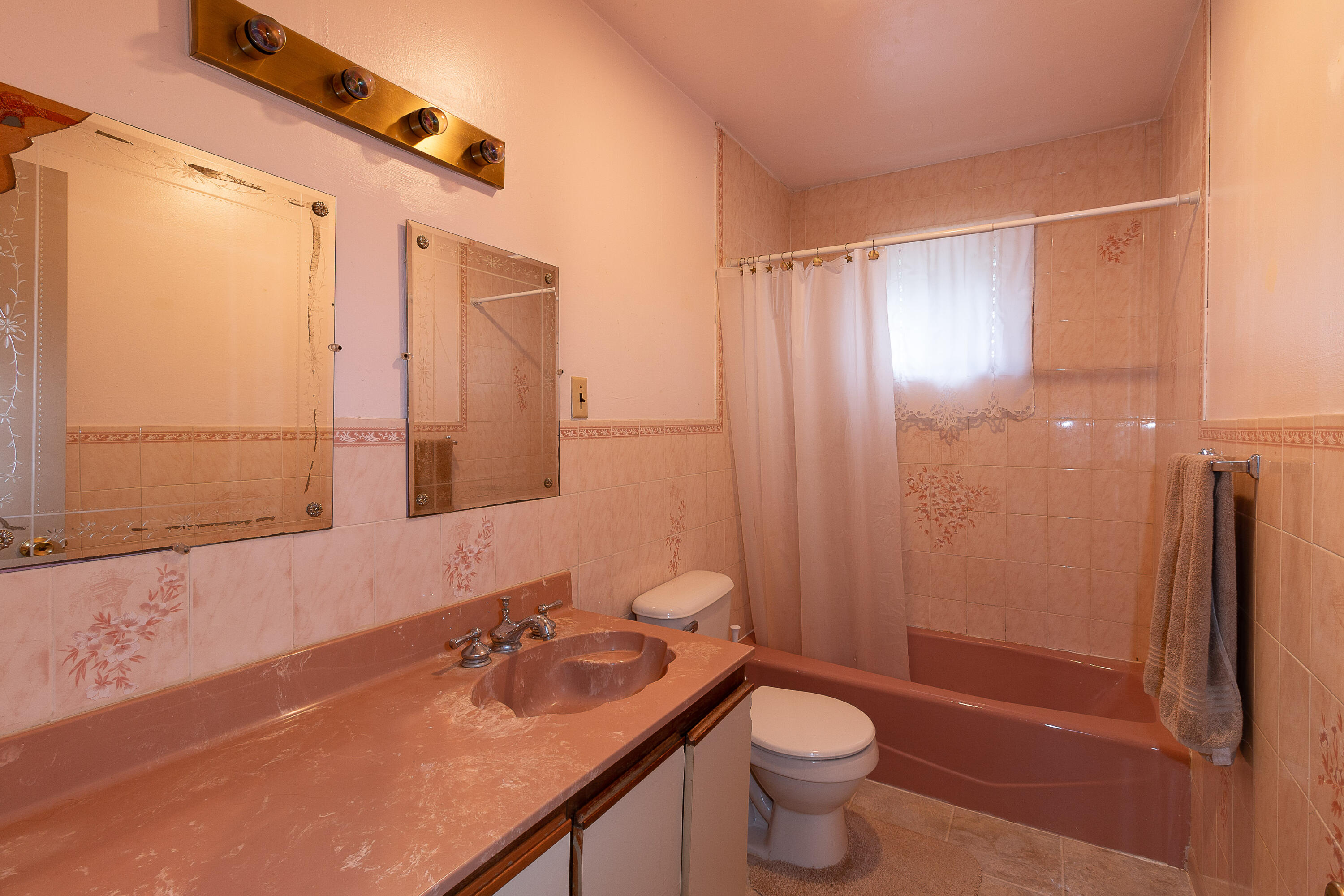 OAKWOOD HILLS UNIT 3 - Residential