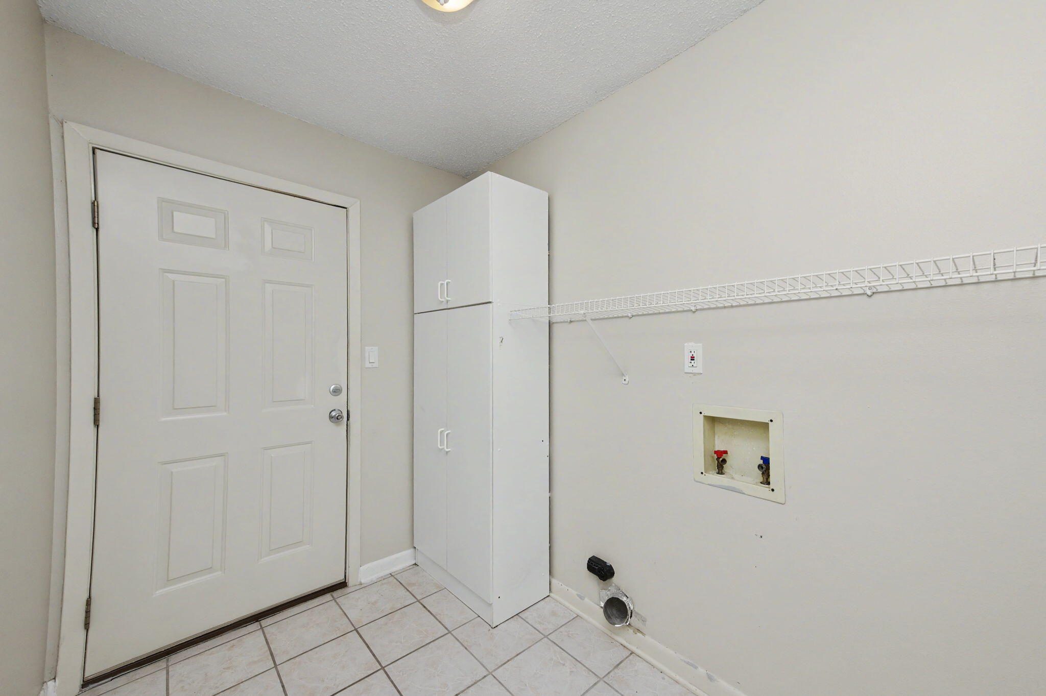 LAKE LORRAINE ESTATES - Residential Lease