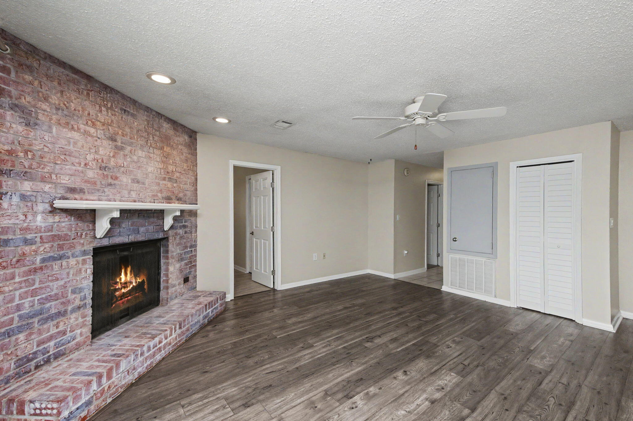 LAKE LORRAINE ESTATES - Residential Lease