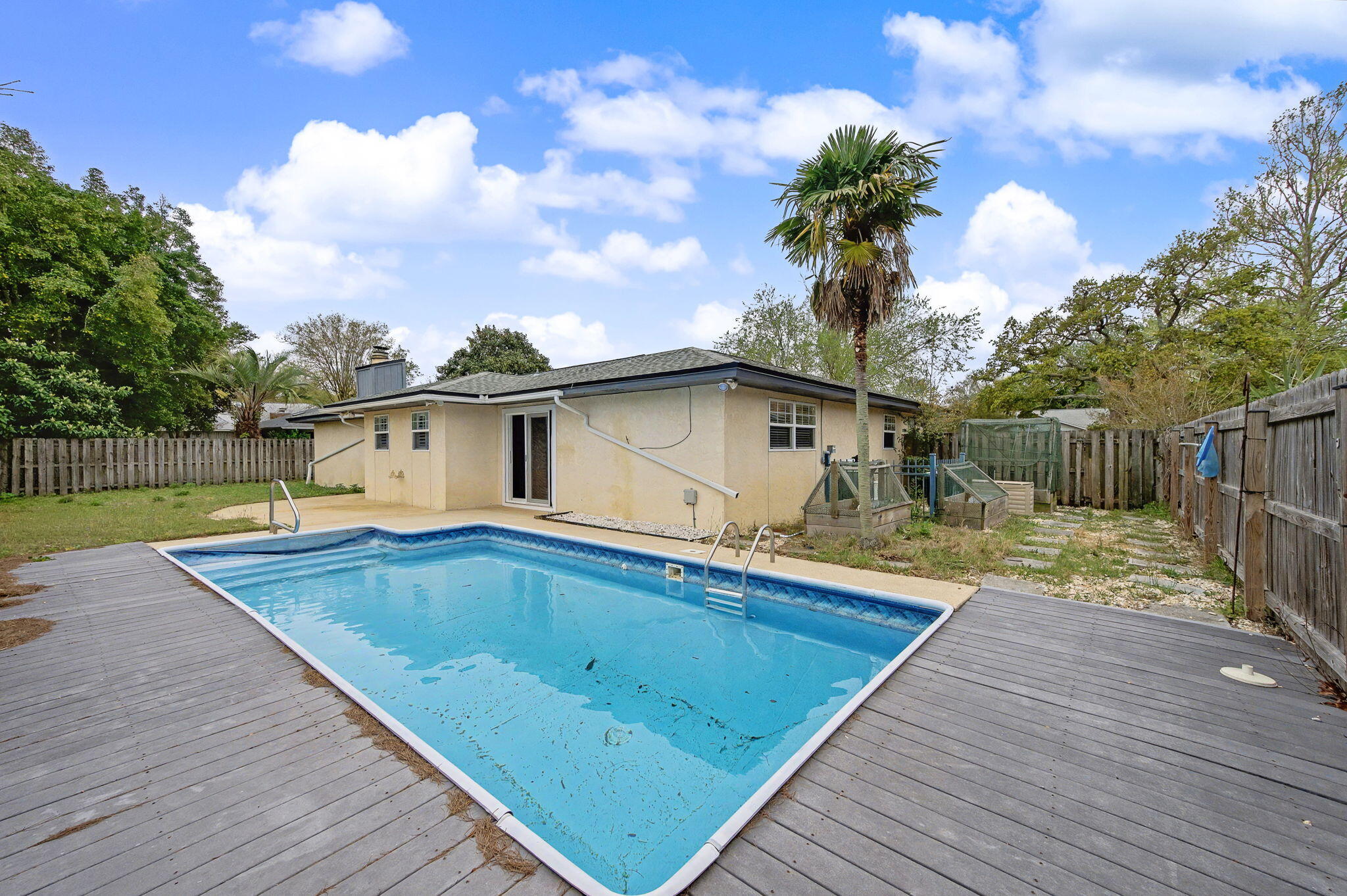 LAKE LORRAINE ESTATES - Residential Lease