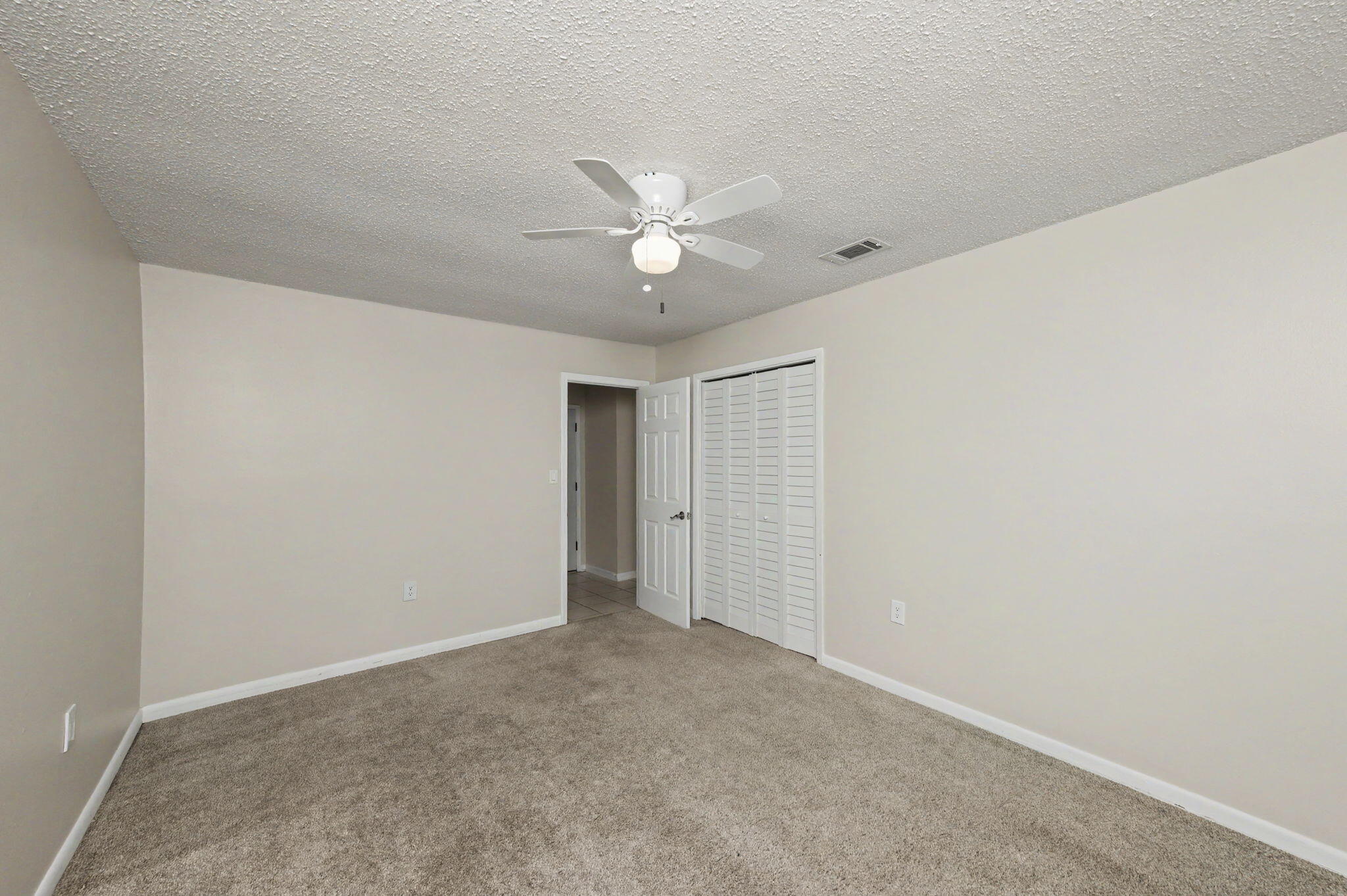 LAKE LORRAINE ESTATES - Residential Lease