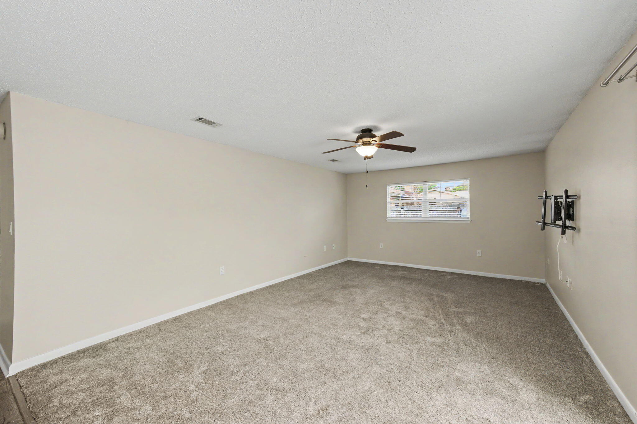 LAKE LORRAINE ESTATES - Residential Lease