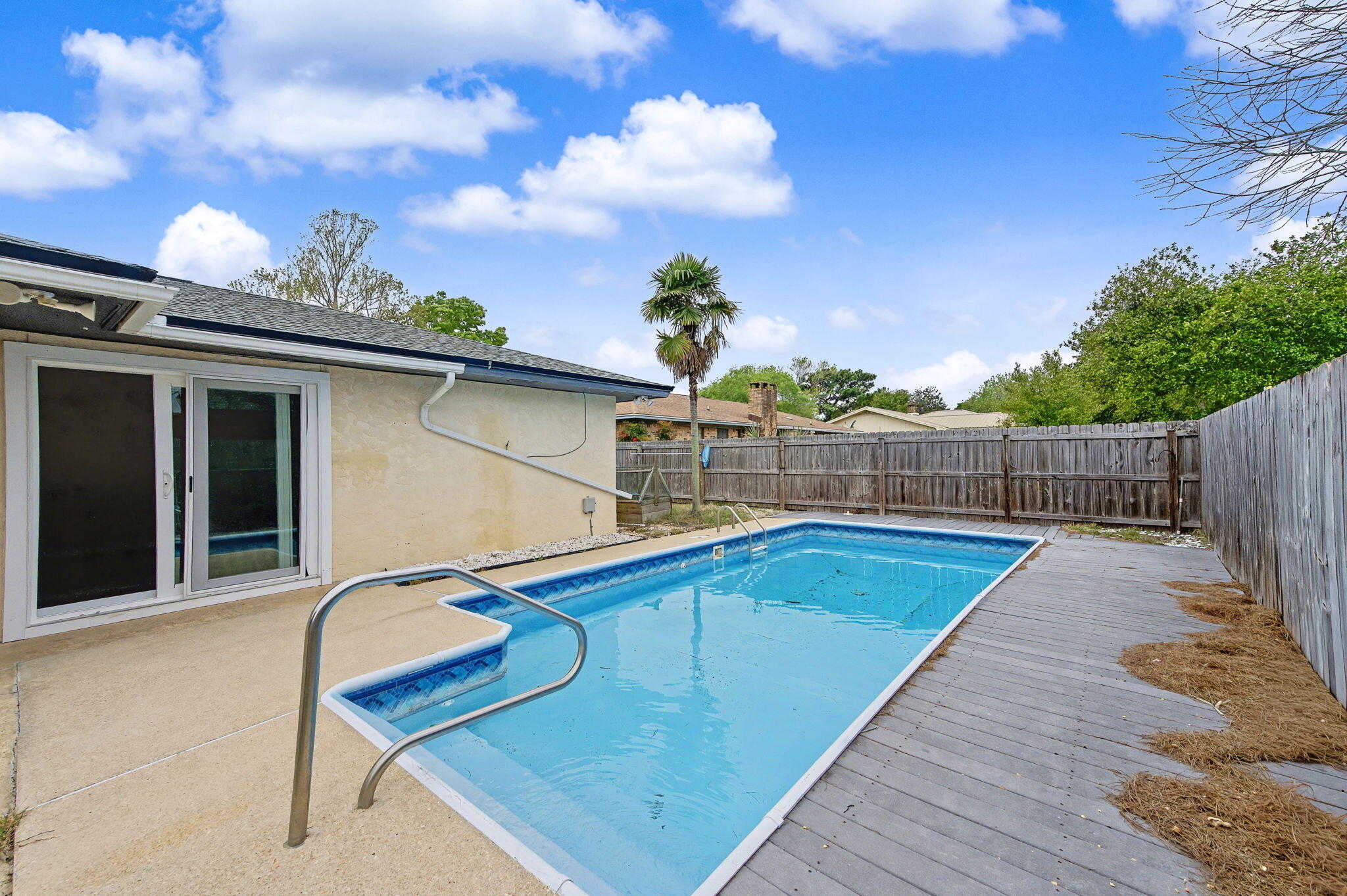 LAKE LORRAINE ESTATES - Residential Lease