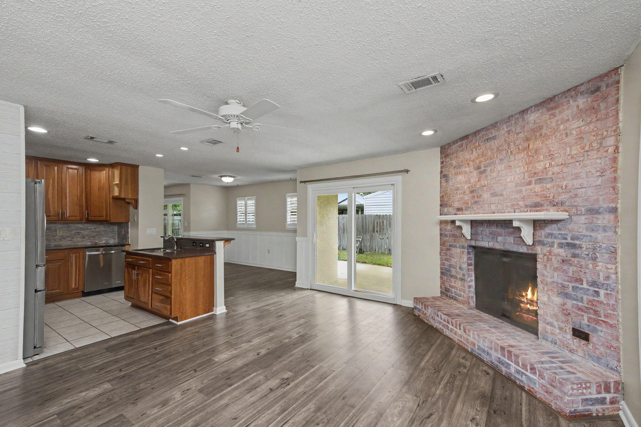 LAKE LORRAINE ESTATES - Residential Lease