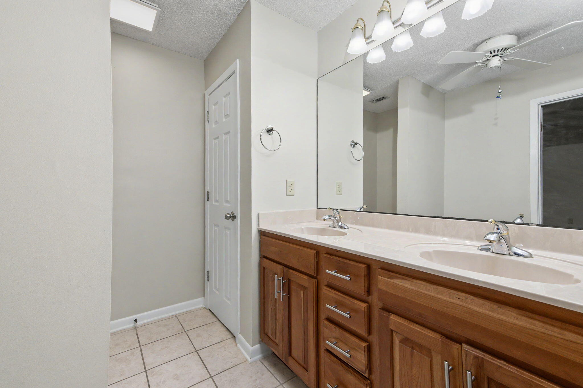 LAKE LORRAINE ESTATES - Residential Lease