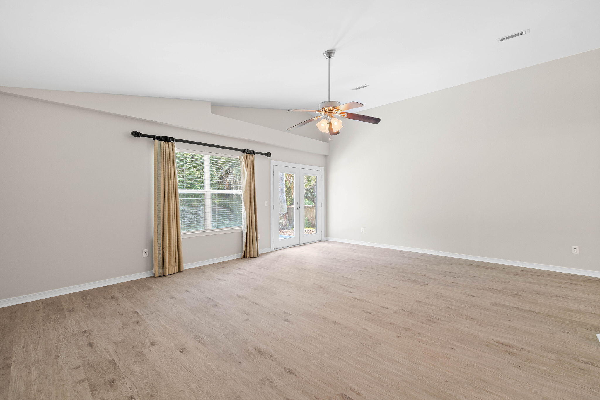 HIDDEN SHORES - Residential