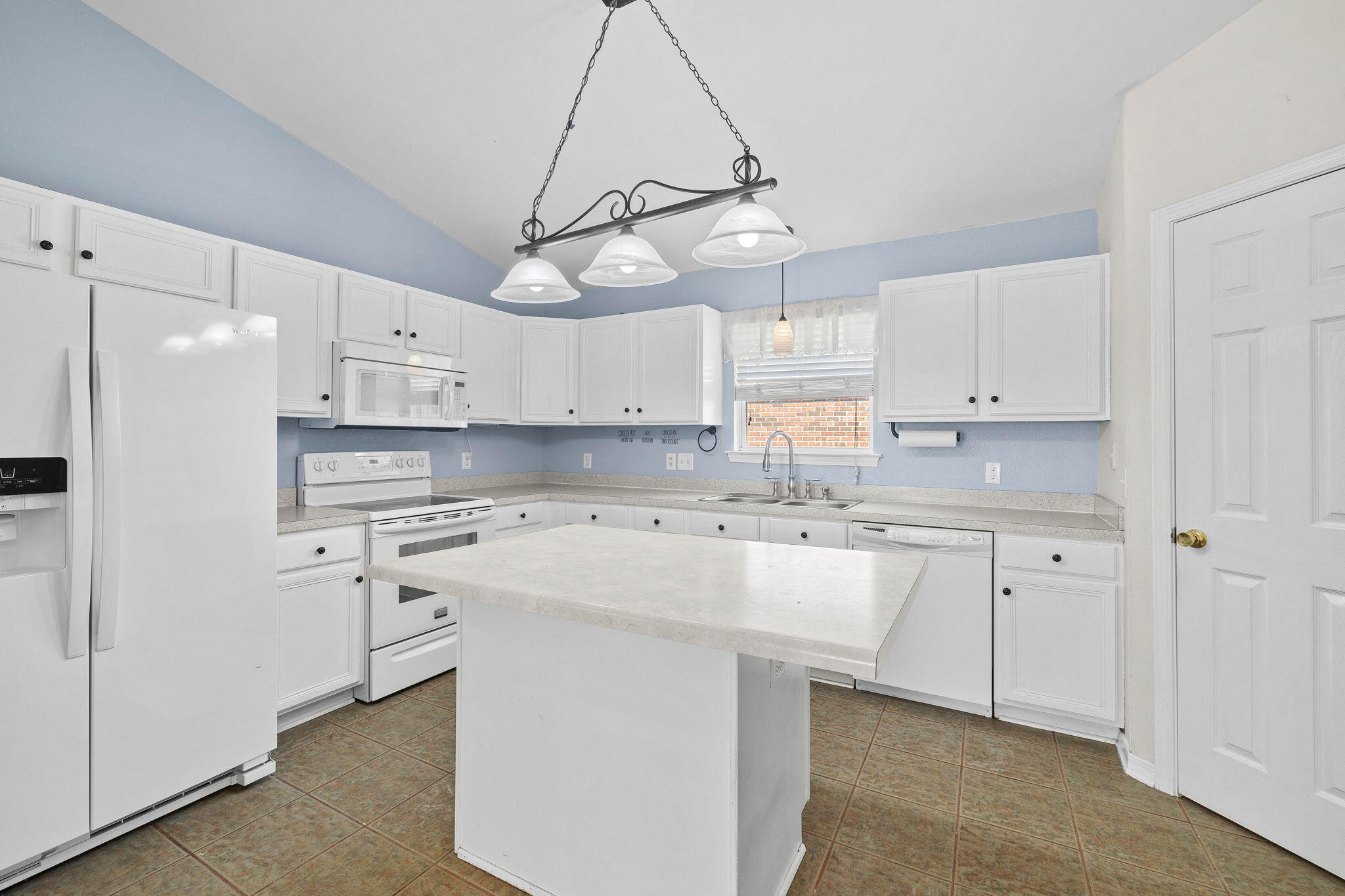 HIDDEN SHORES - Residential