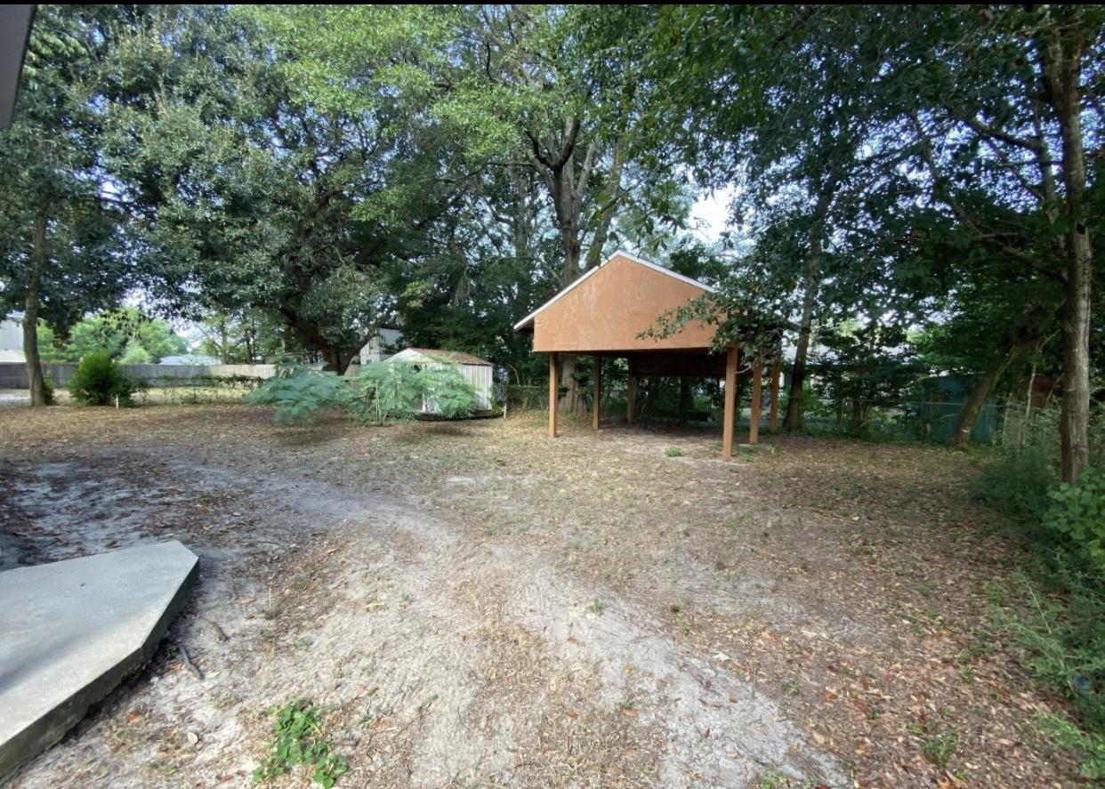 CAROL ANNE MANOR - Residential