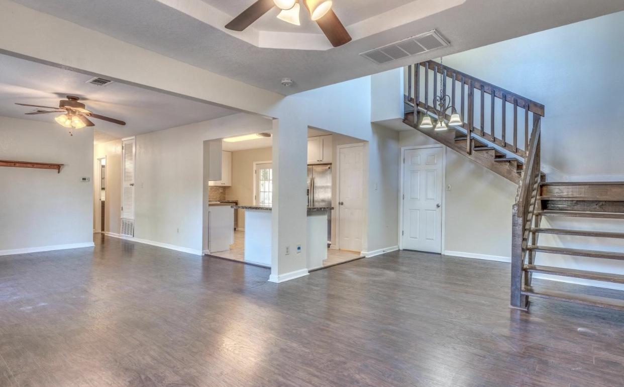 CAROL ANNE MANOR - Residential