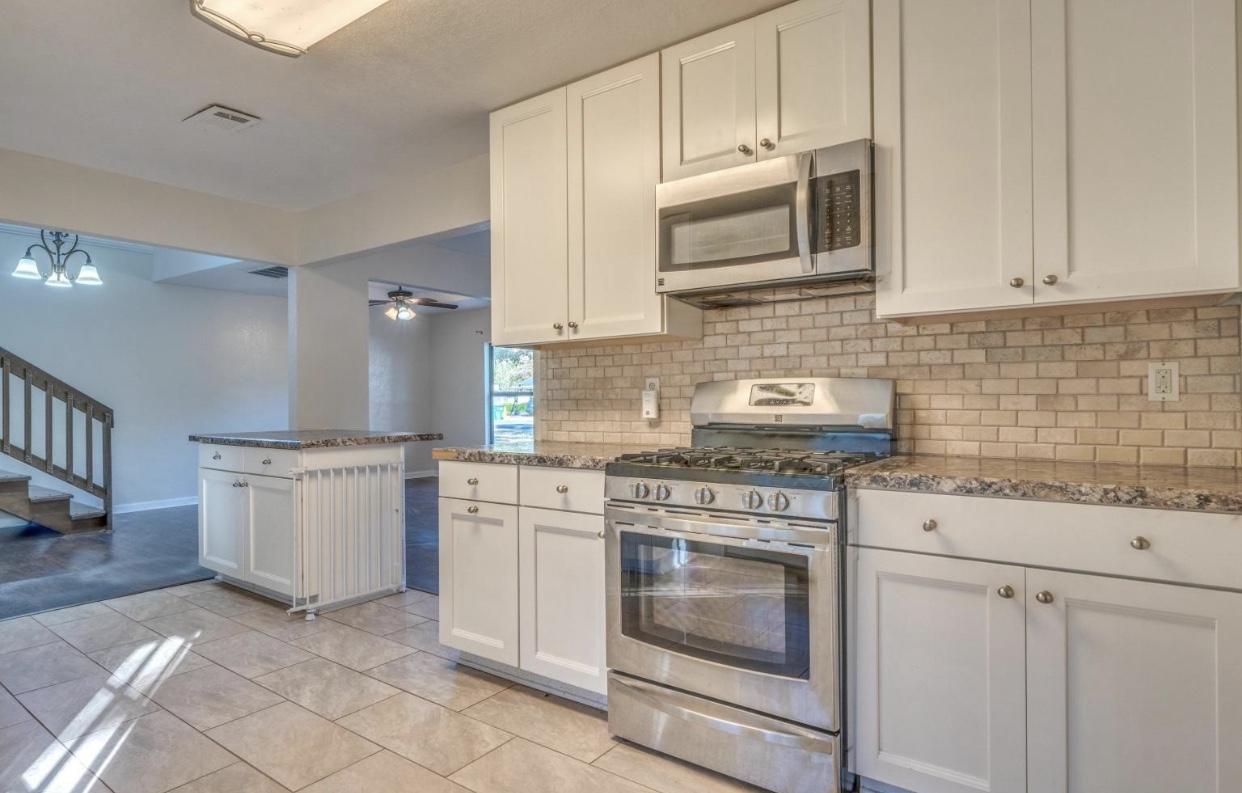 CAROL ANNE MANOR - Residential