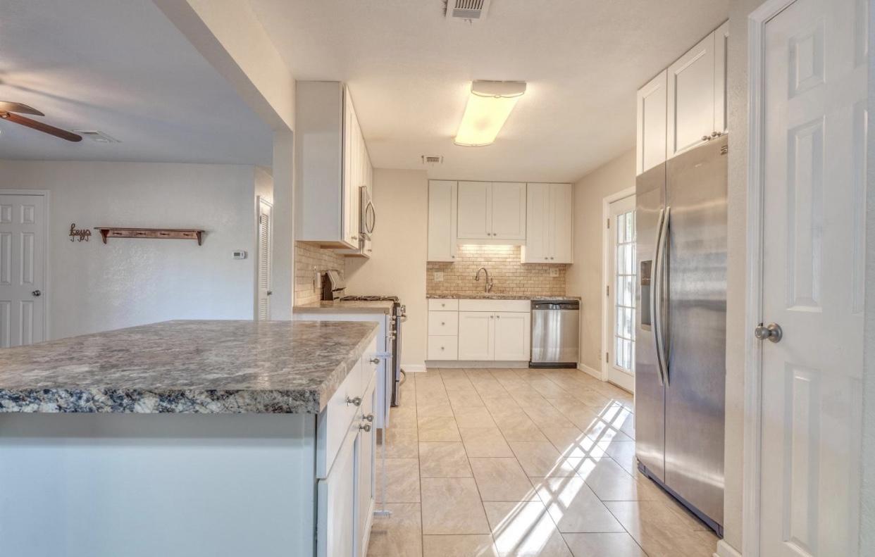 CAROL ANNE MANOR - Residential