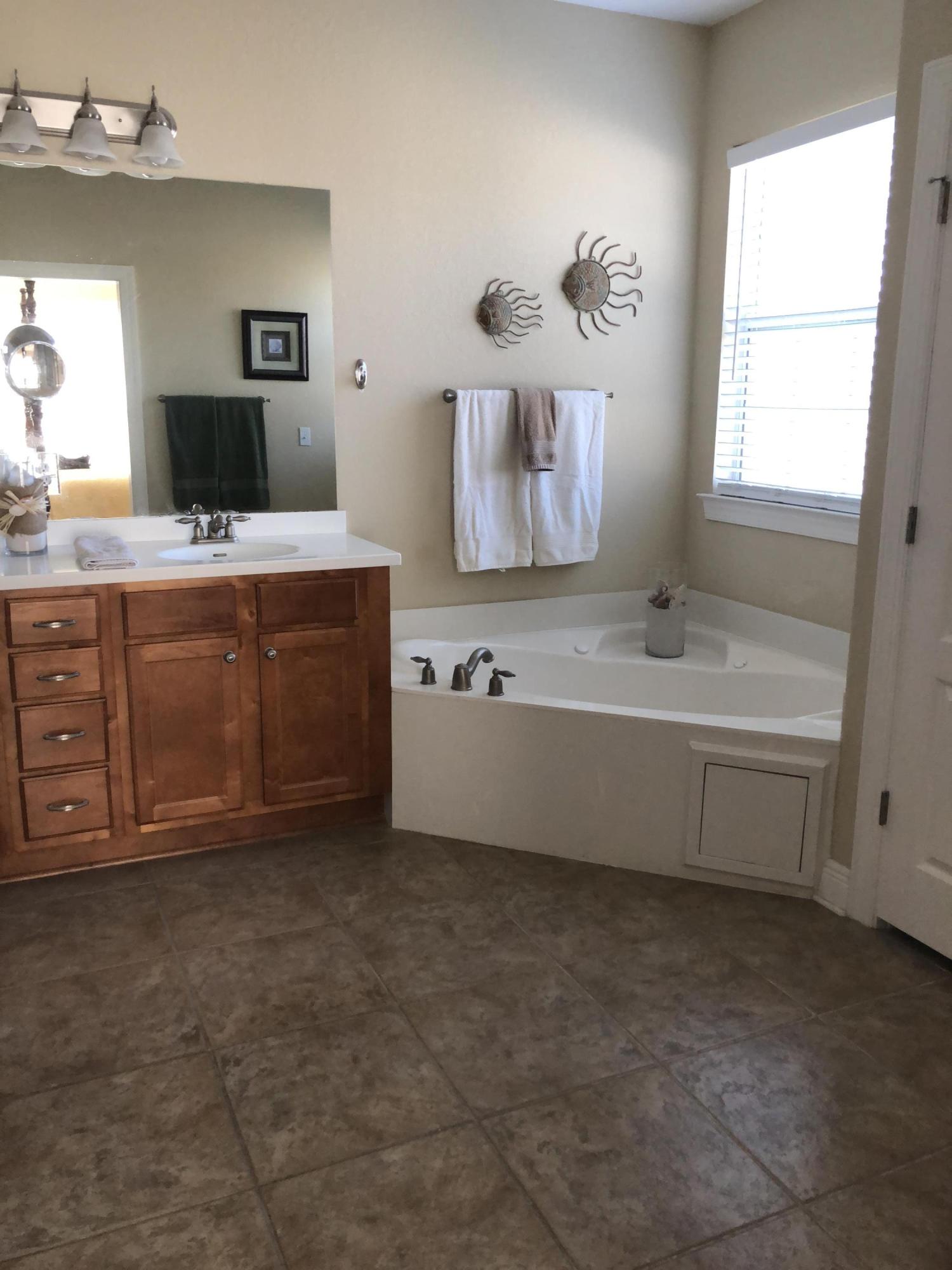 DIAMOND LAKES - Residential