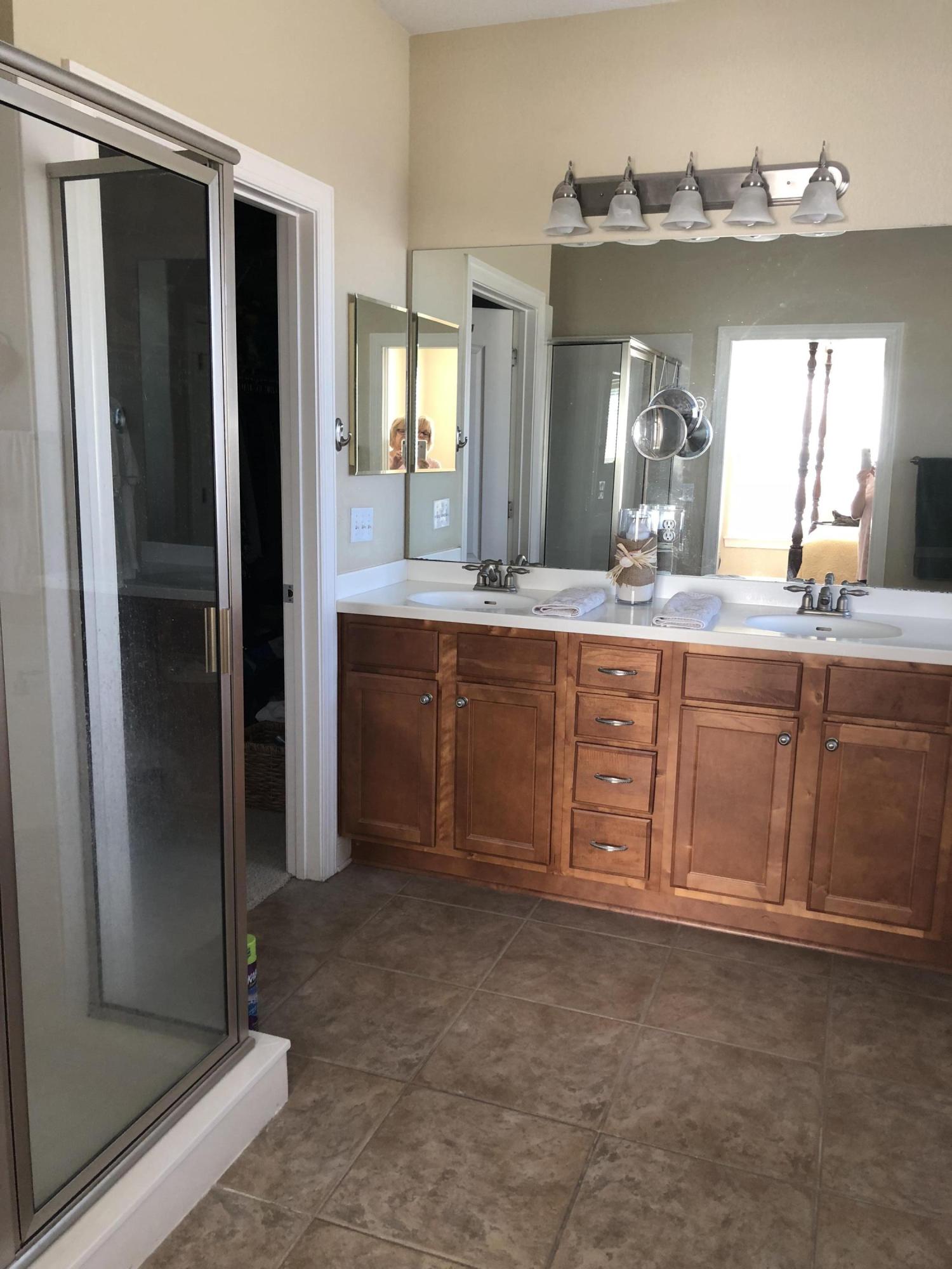 DIAMOND LAKES - Residential