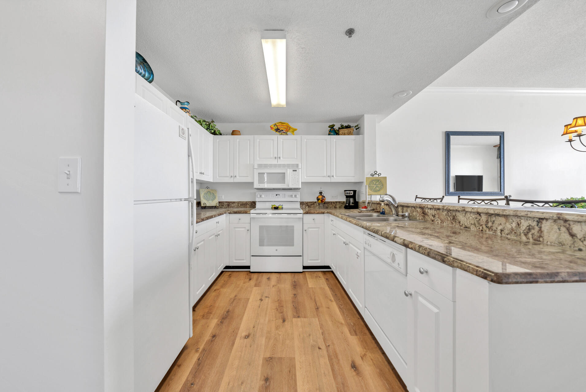 LEEWARD KEY - Residential