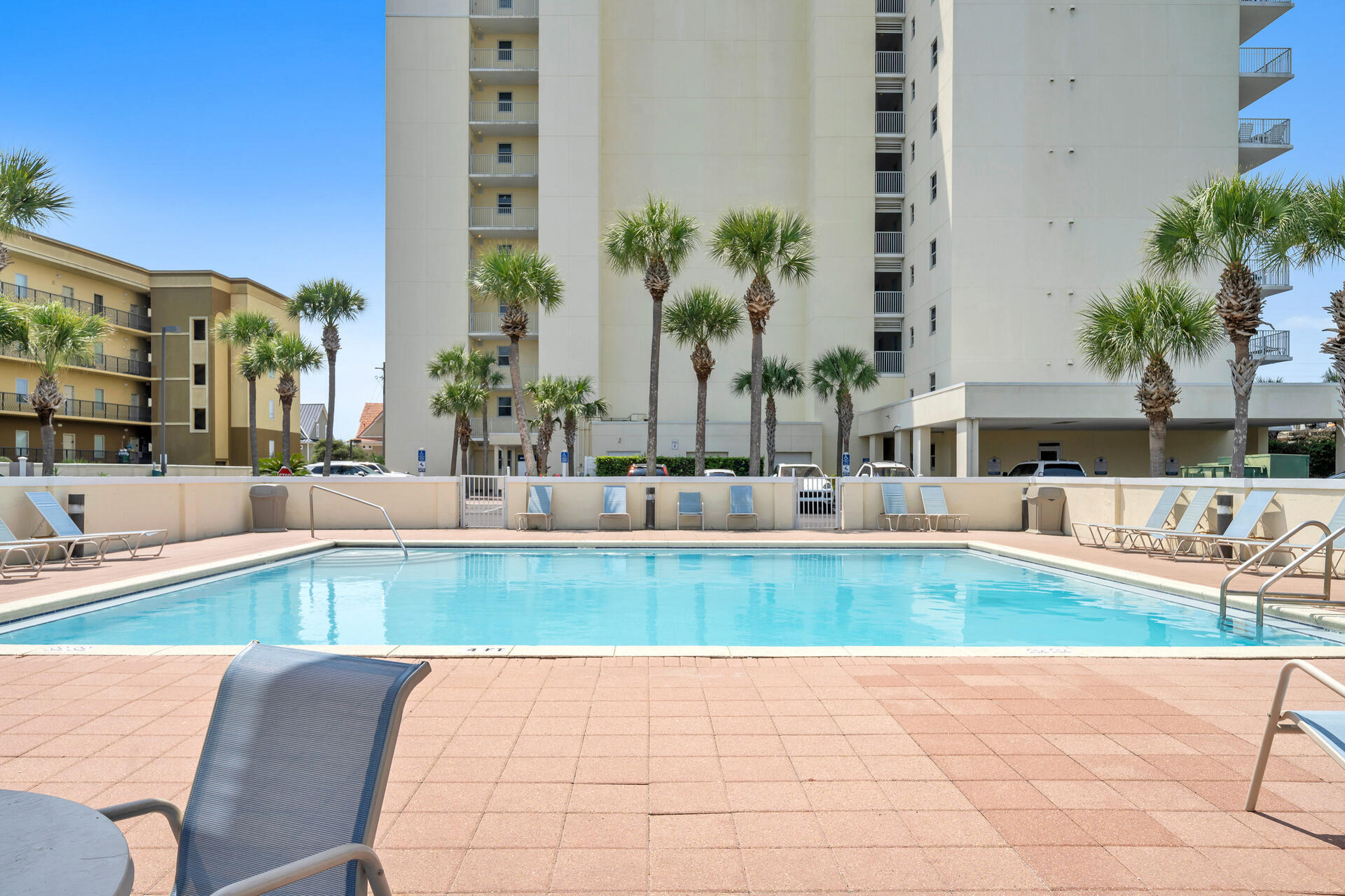 LEEWARD KEY - Residential