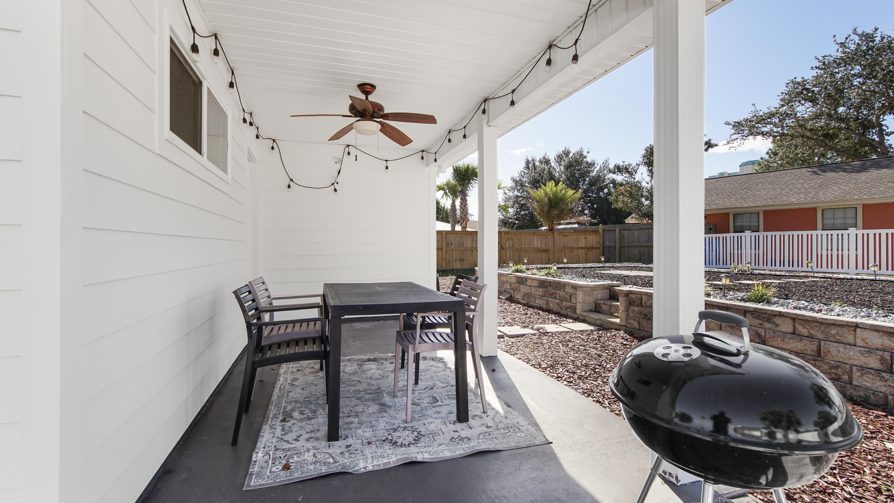 HOLIDAY BEACH - Residential