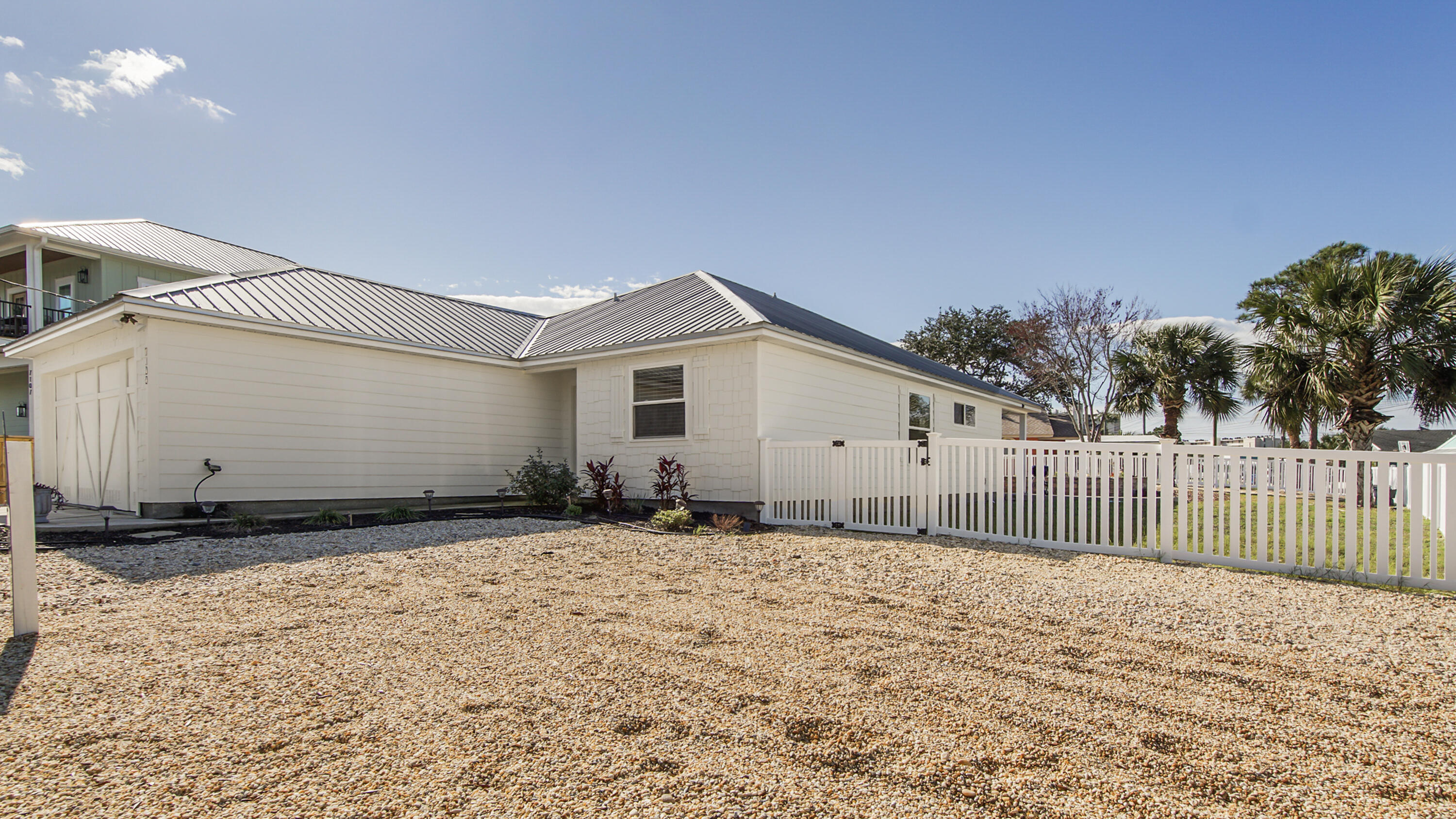 HOLIDAY BEACH - Residential