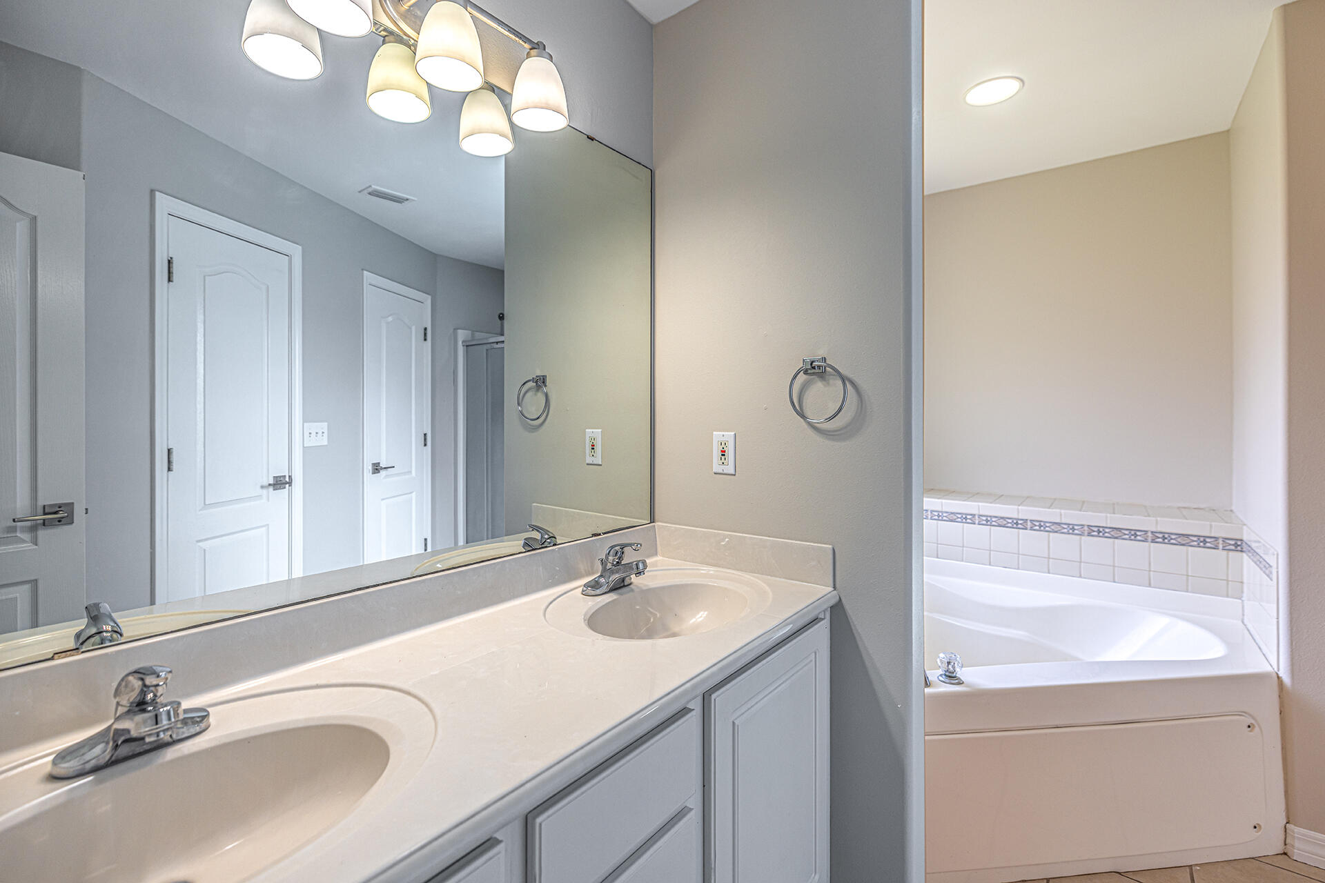 LEGEND COVE - Residential