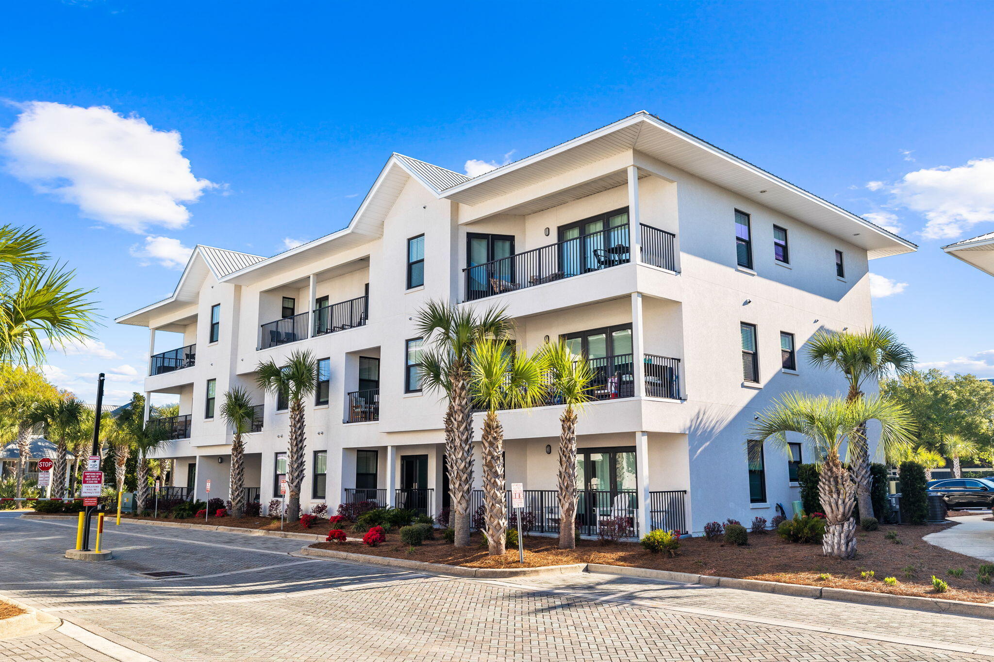 HIDDEN LAKE CONDOMINIUMS - Residential
