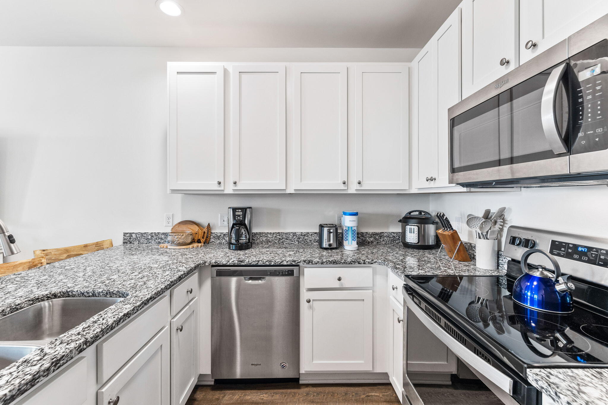 HIDDEN LAKE CONDOMINIUMS - Residential