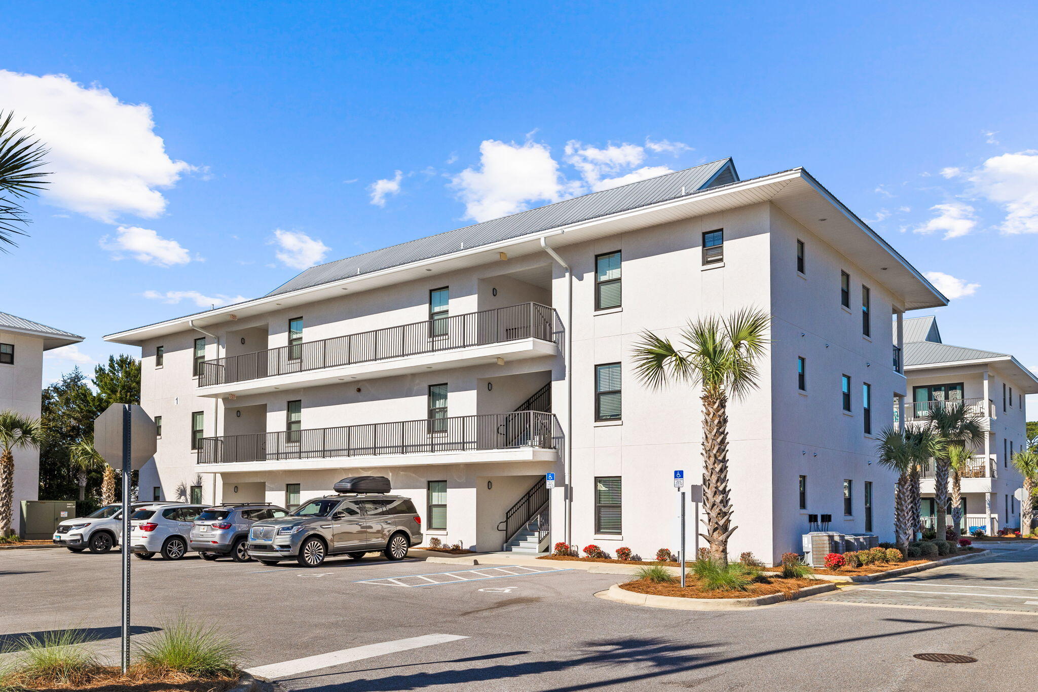 HIDDEN LAKE CONDOMINIUMS - Residential