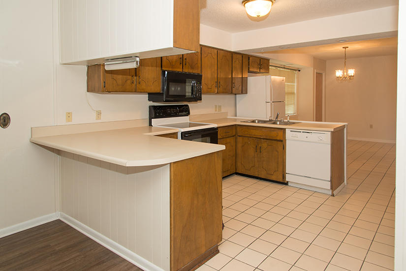 TANGLEWOOD S/D 1ST ADDN - Residential Lease