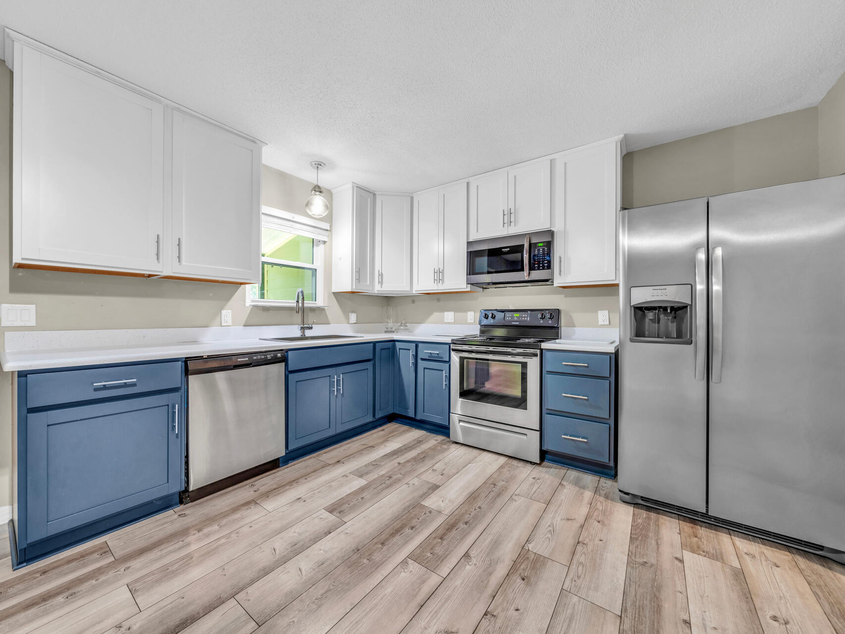 TOWNHOUSES AT THE HAMPTONS - Residential