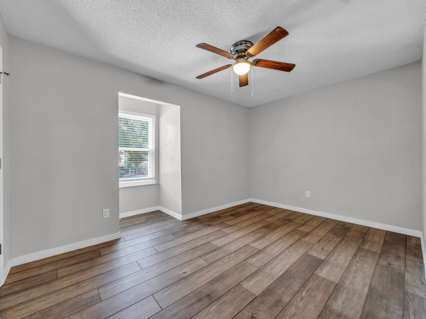 TOWNHOUSES AT THE HAMPTONS - Residential